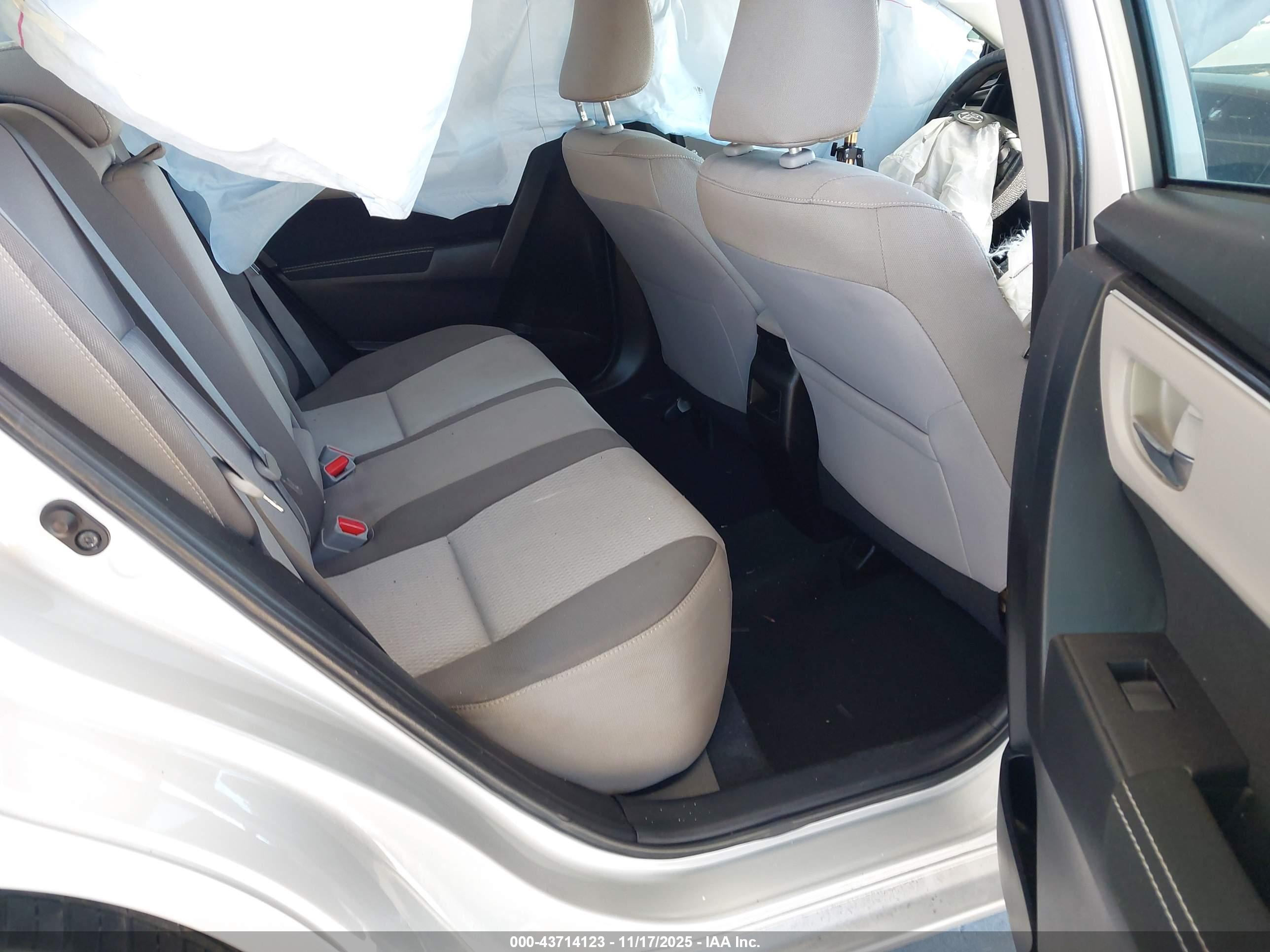 TOYOTA COROLLA image 8