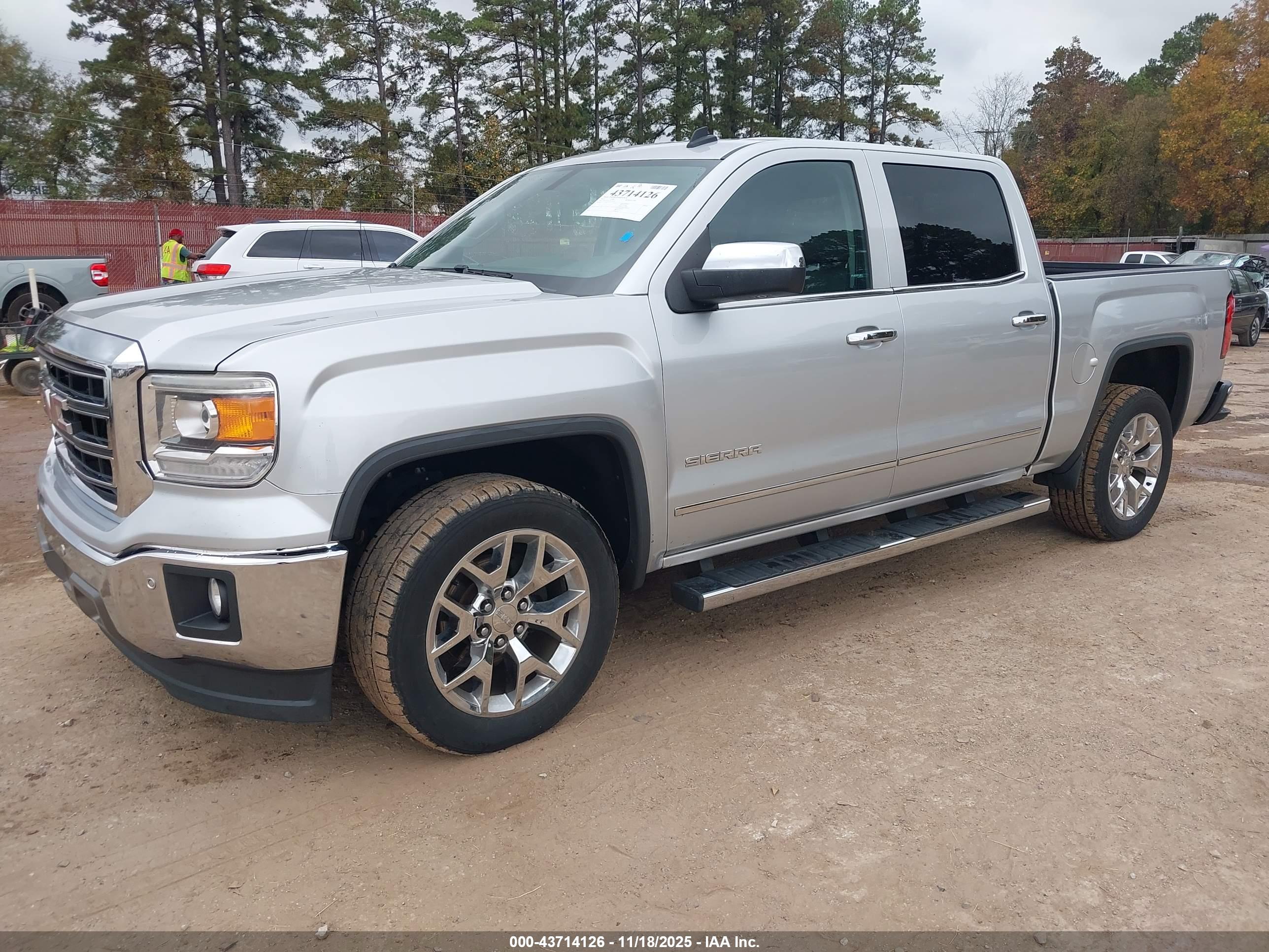 GMC SIERRA image 2