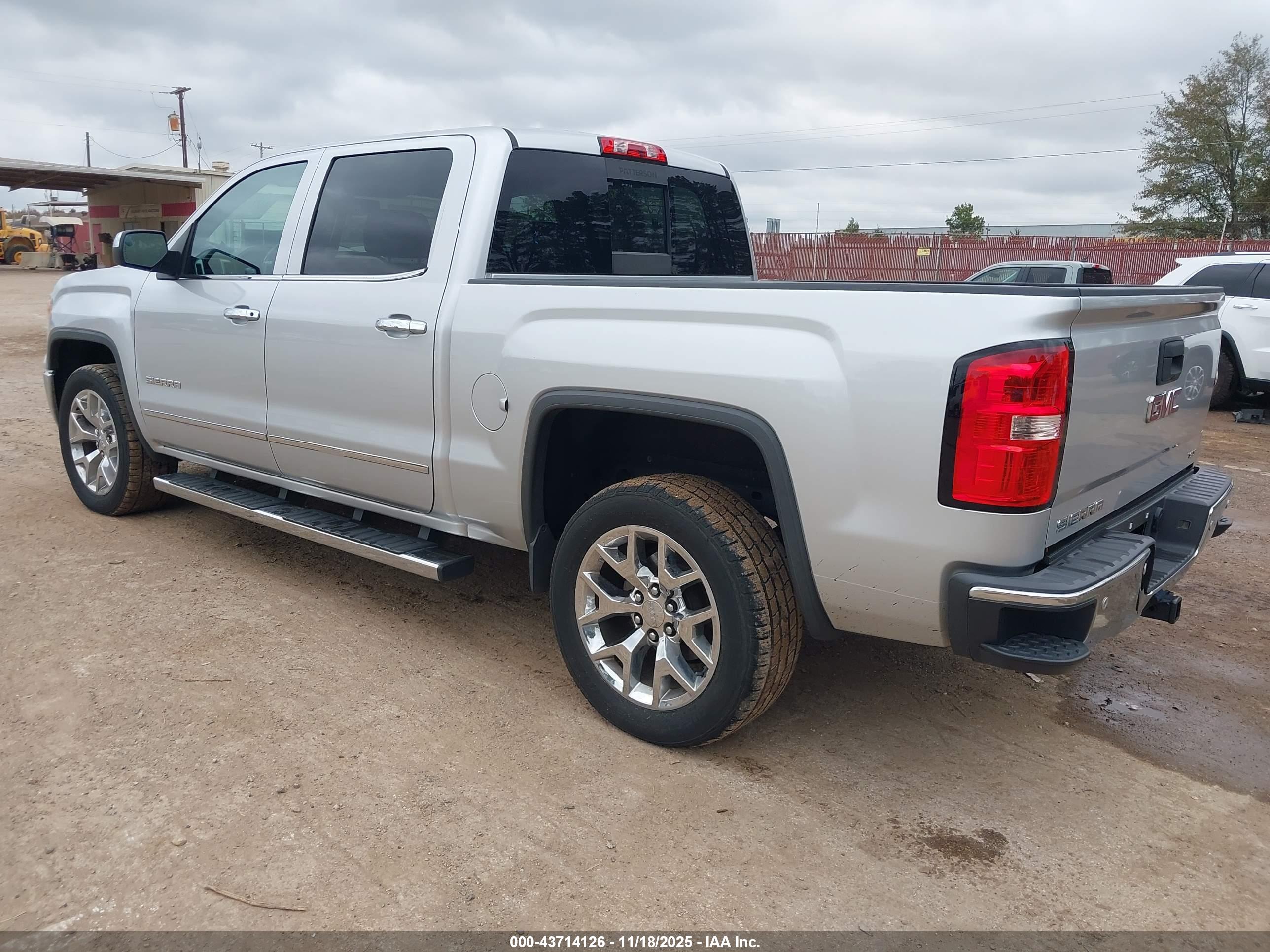 GMC SIERRA image 3