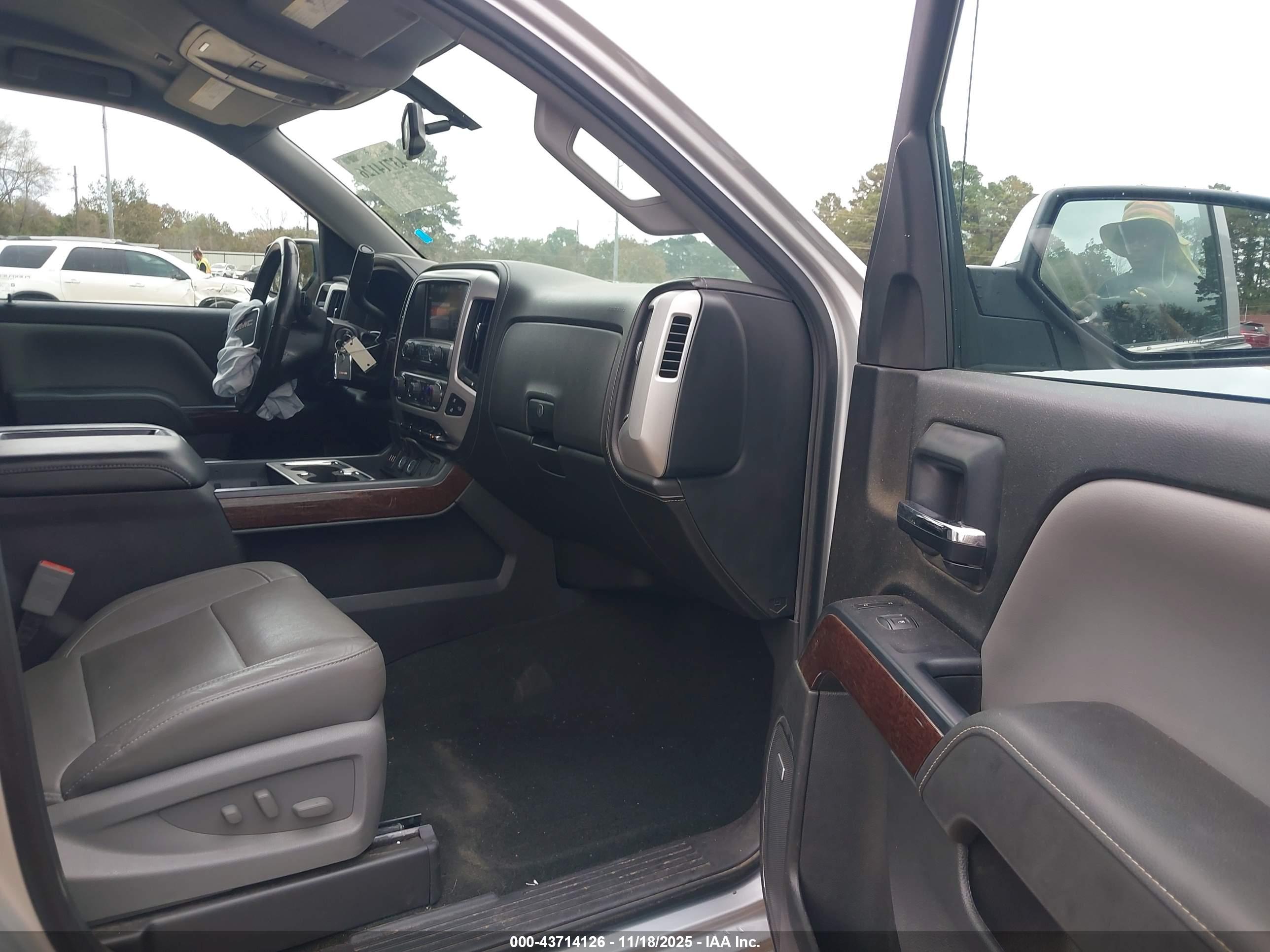 GMC SIERRA image 5