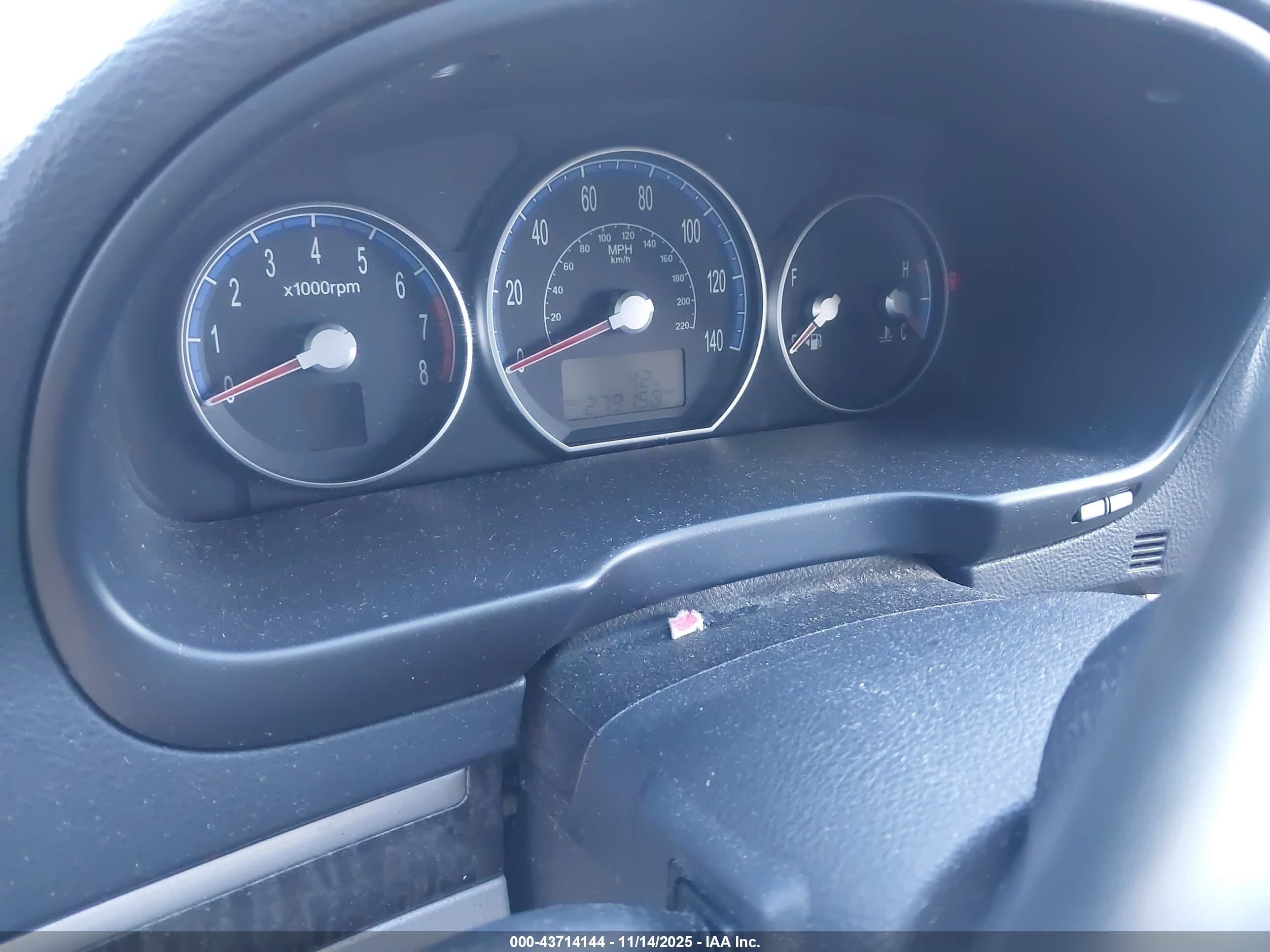 HYUNDAI SANTA image 7