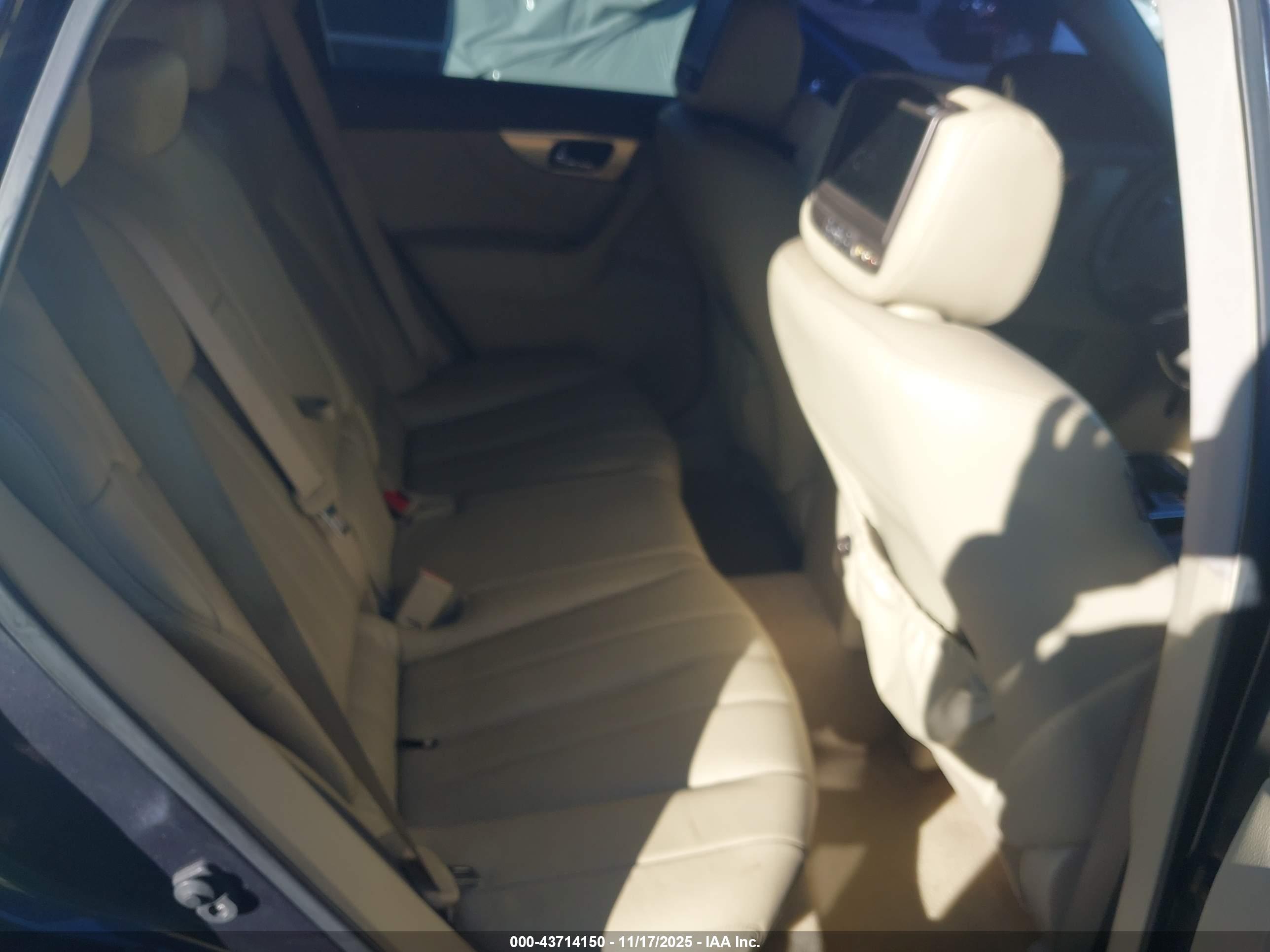 INFINITI FX35 image 8