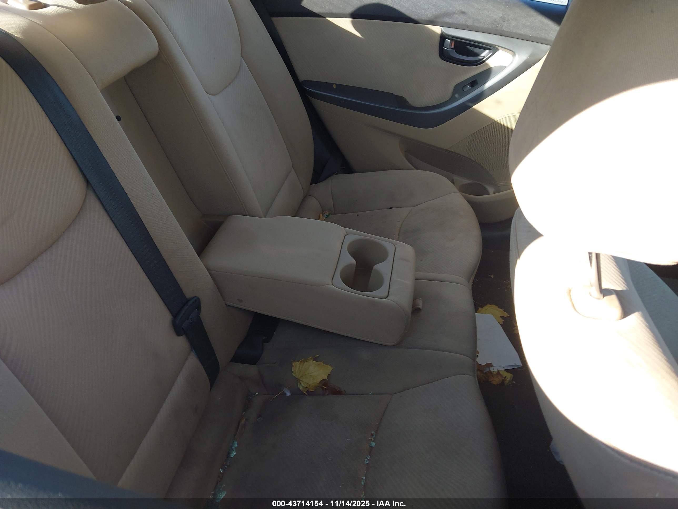 HYUNDAI ELANTRA image 8