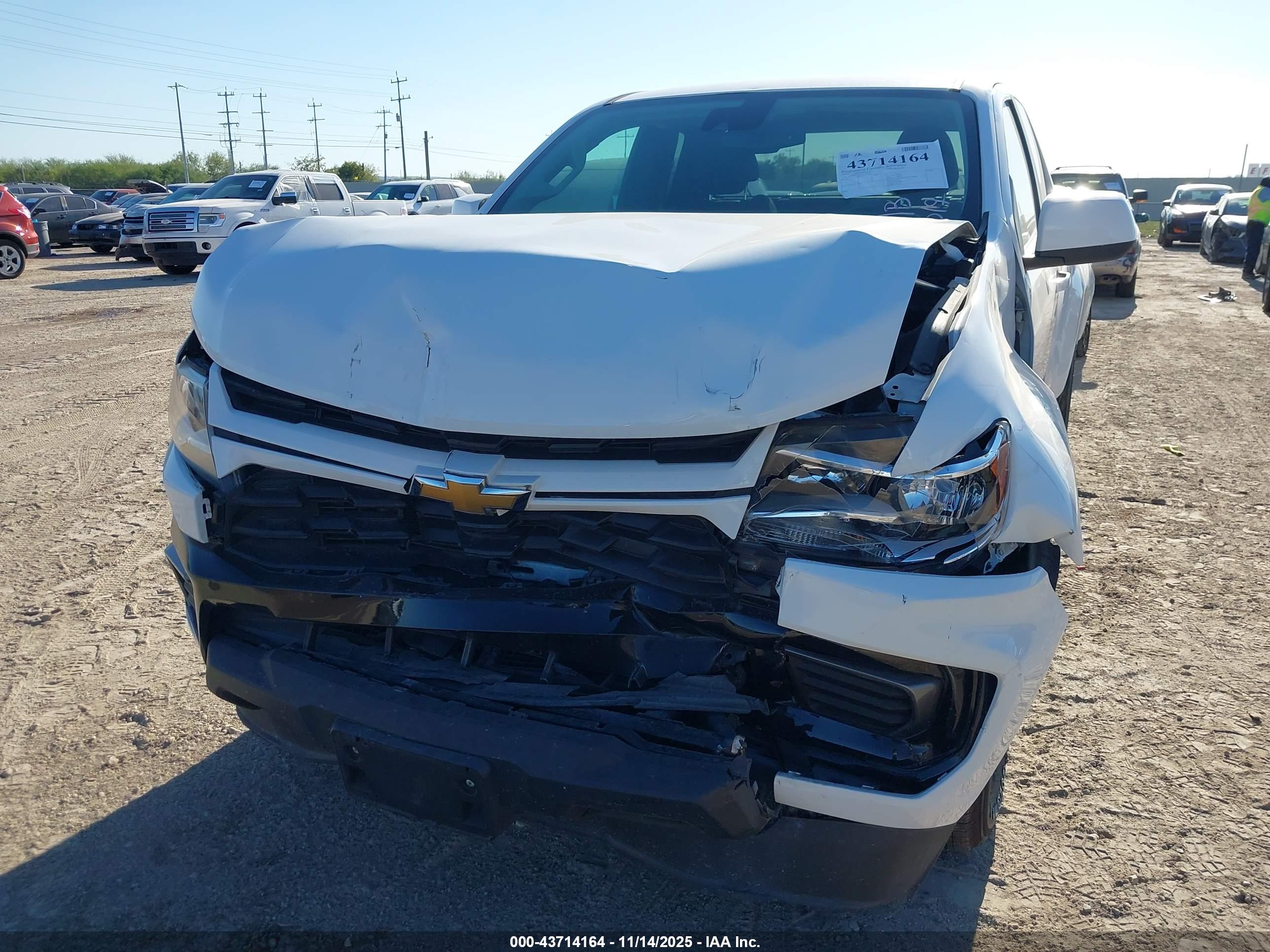 CHEVROLET COLORADO image 6