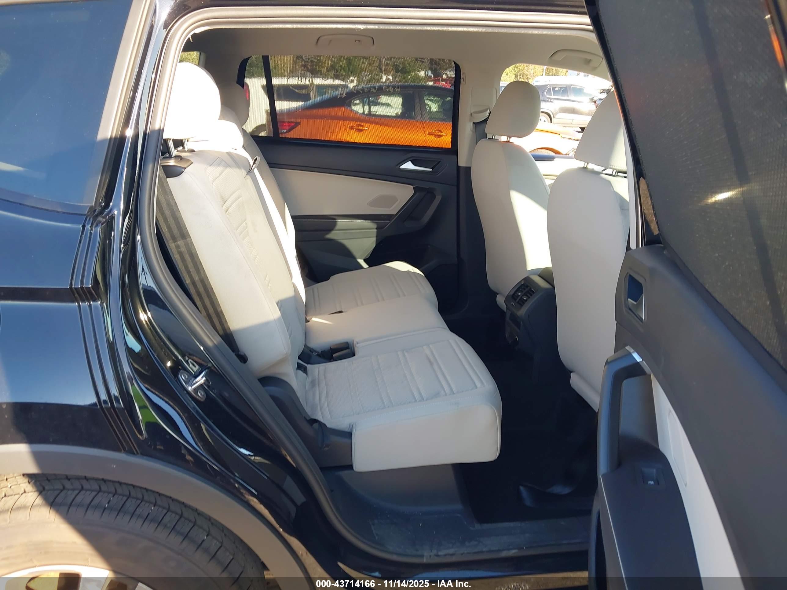 VOLKSWAGEN TIGUAN image 8