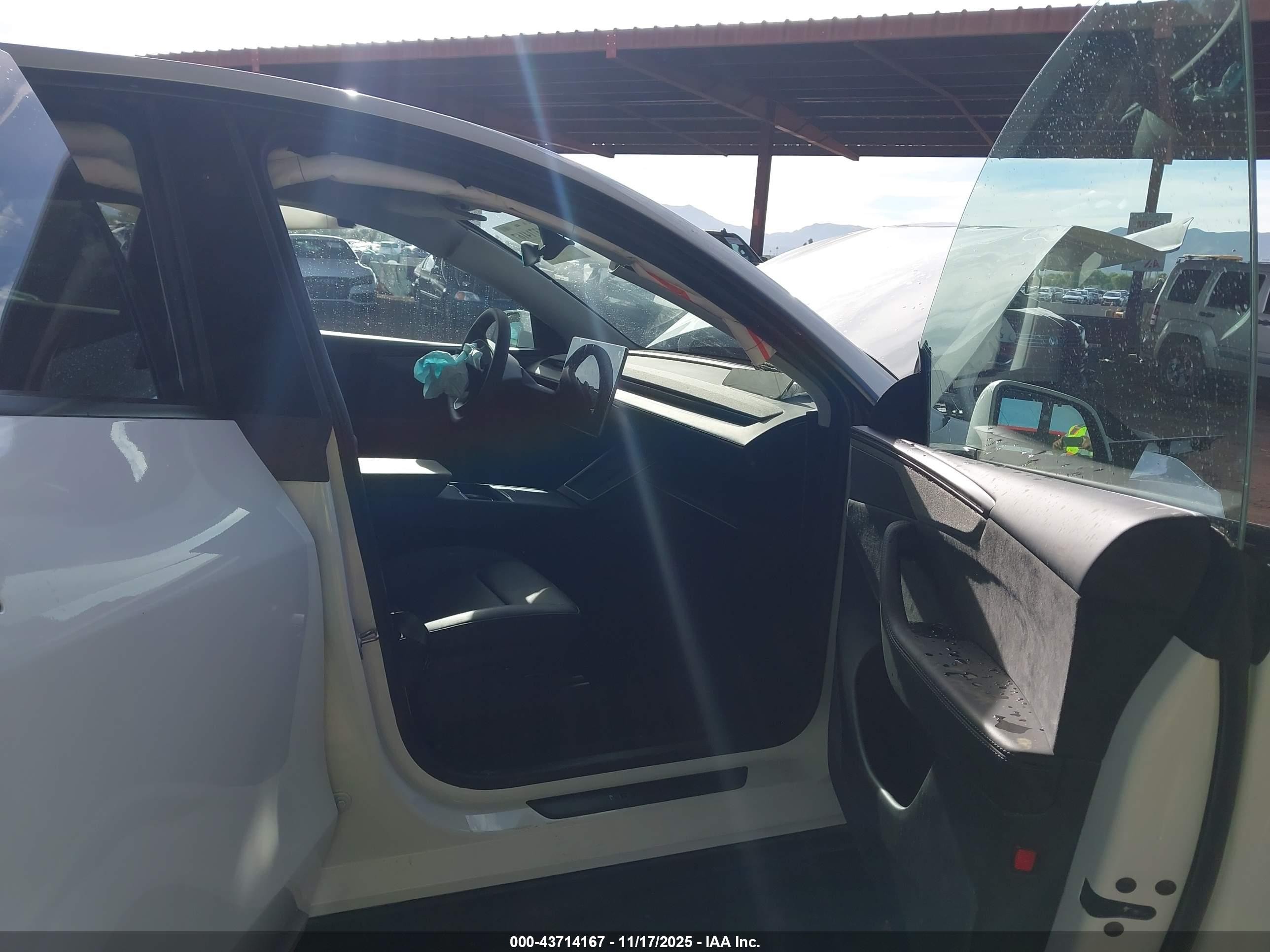 TESLA MODEL image 5