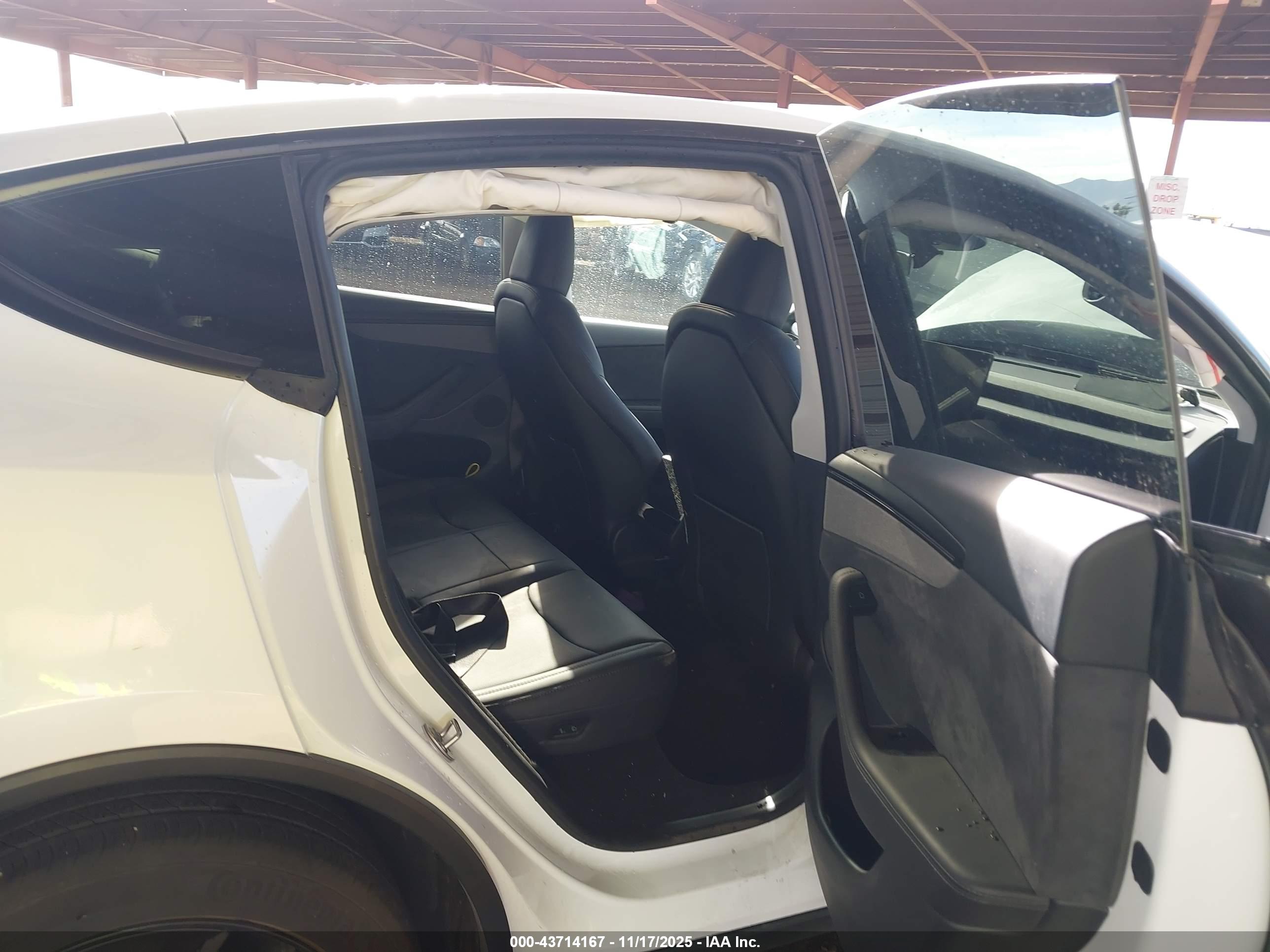 TESLA MODEL image 8