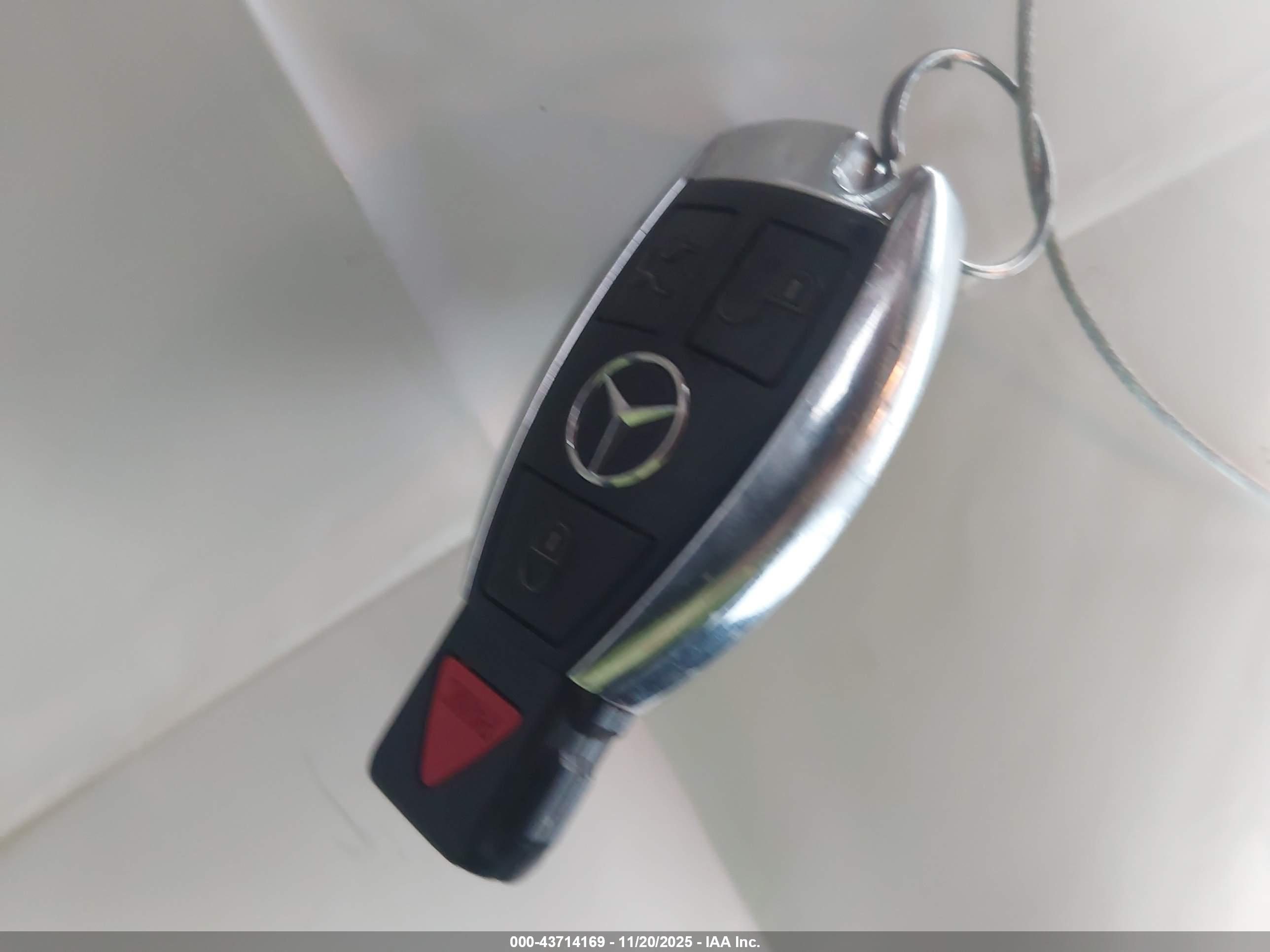 MERCEDES-BENZ GLK image 11