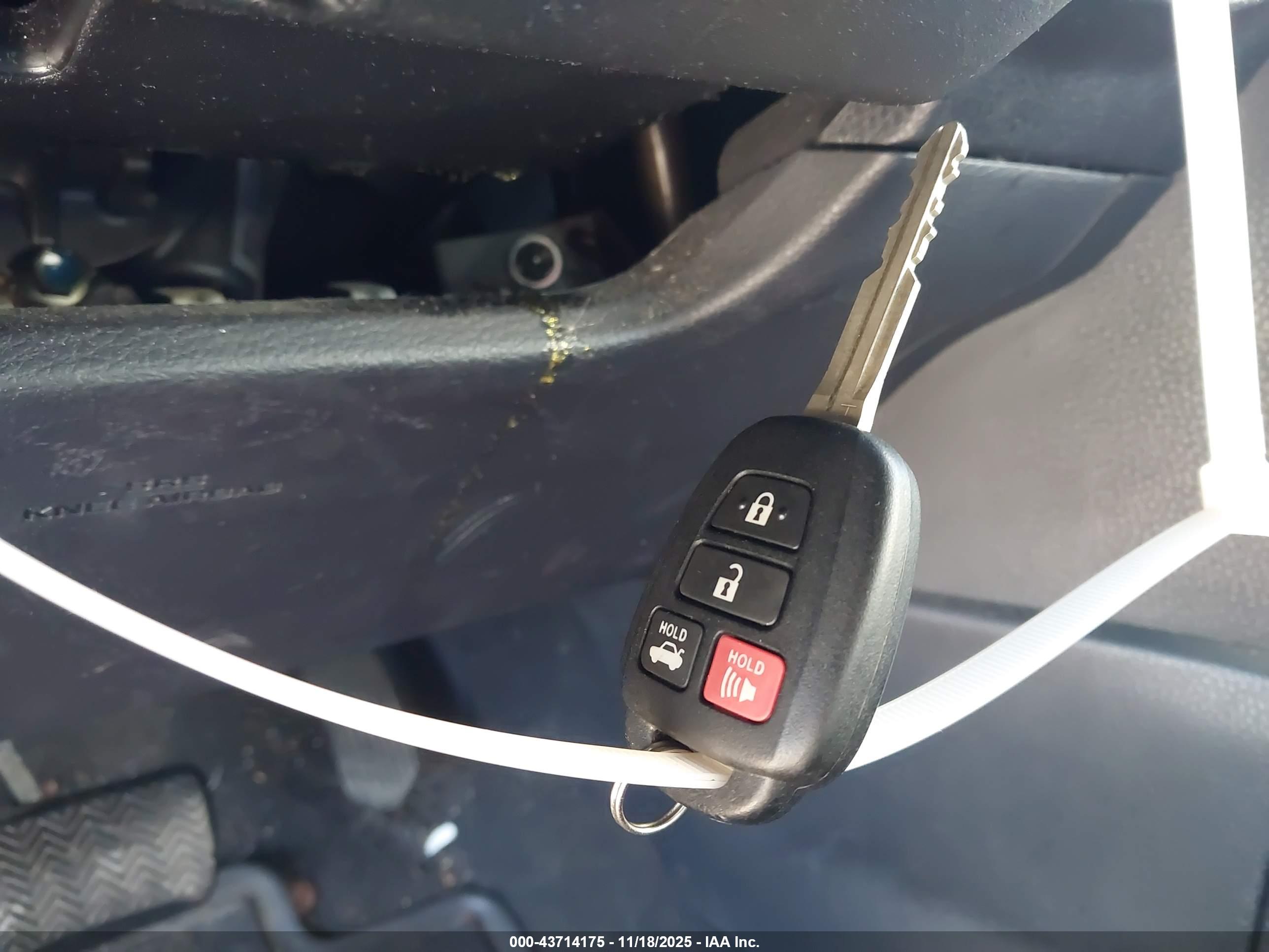 TOYOTA COROLLA image 11