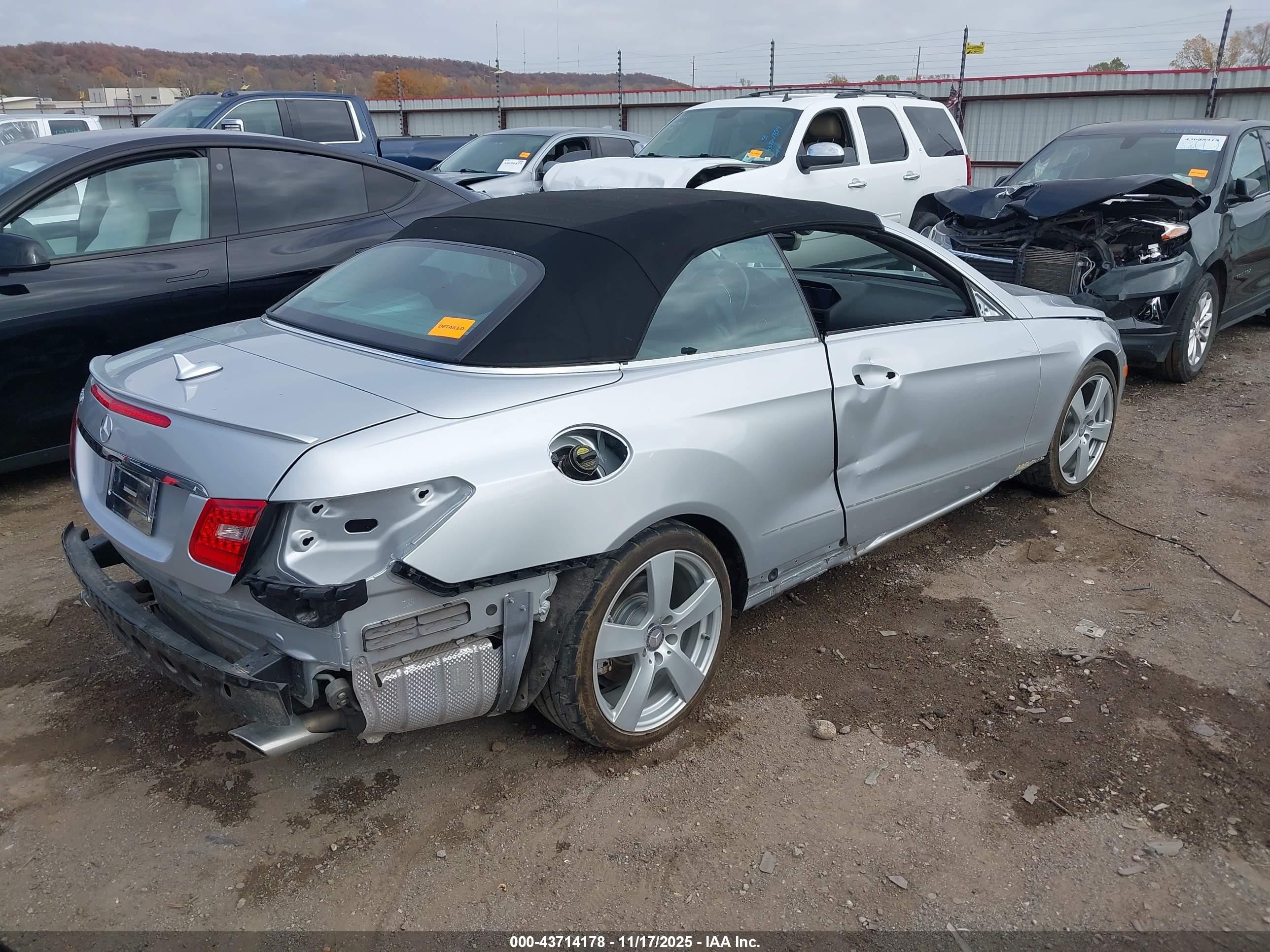 MERCEDES-BENZ E image 4