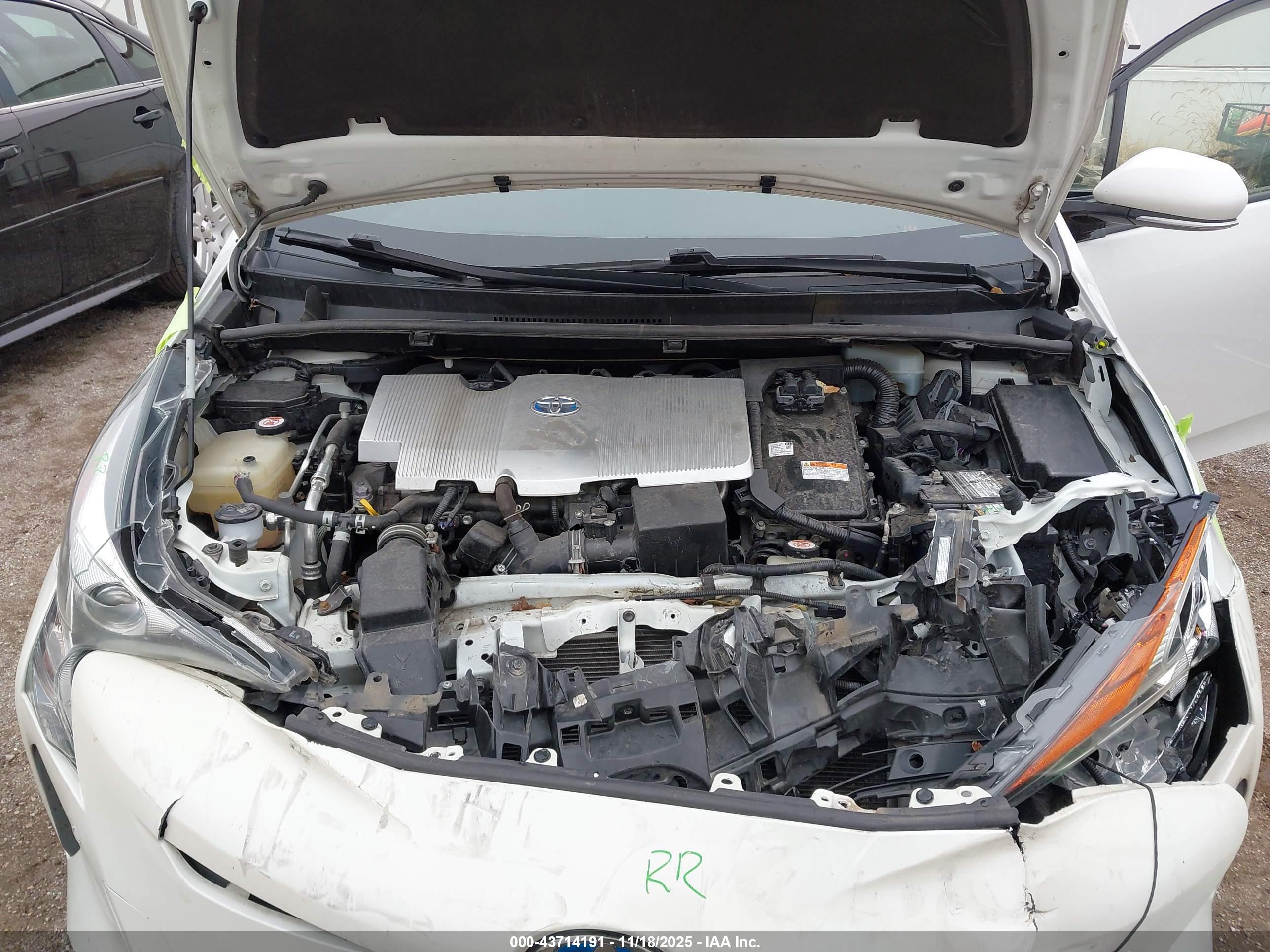 TOYOTA PRIUS image 10