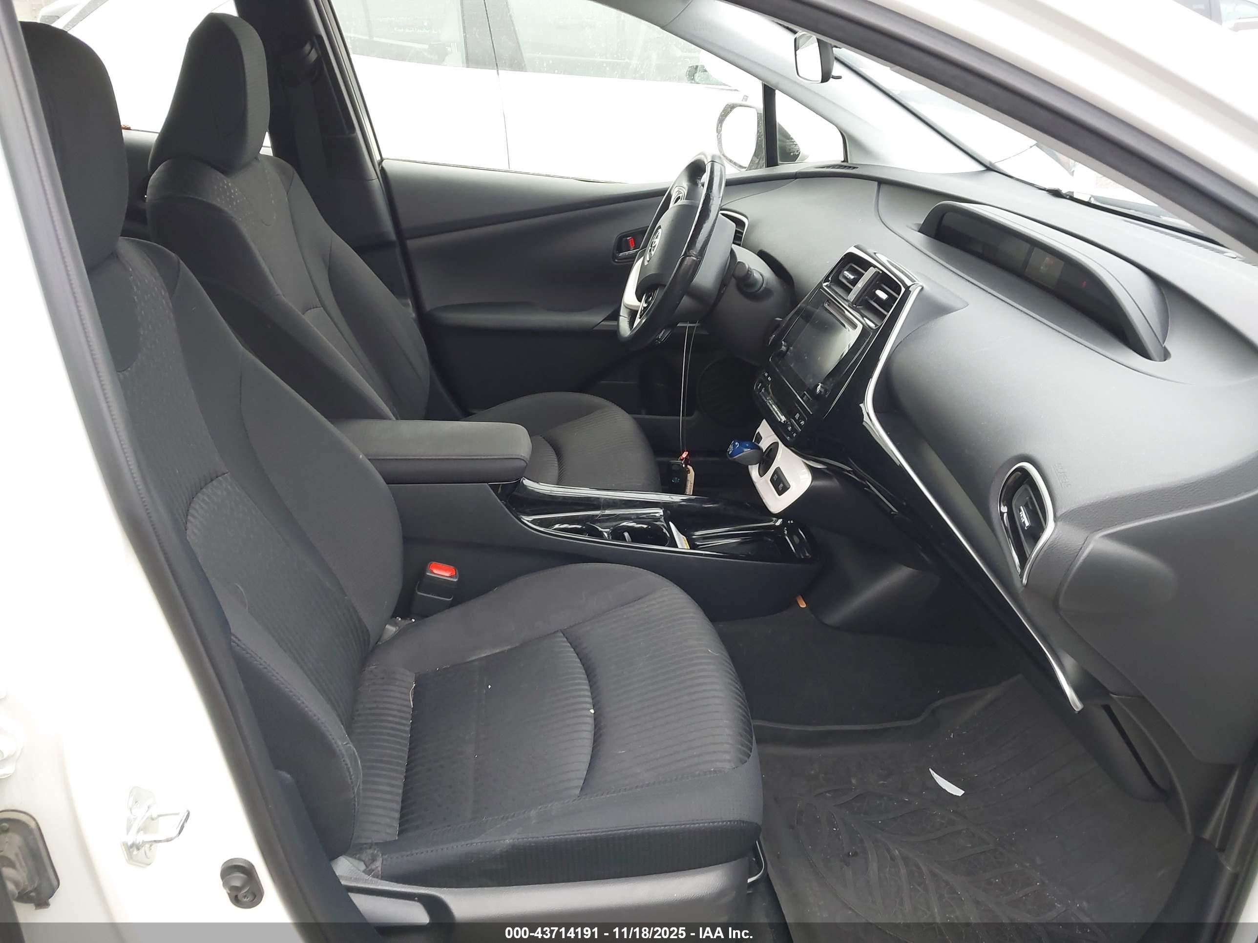 TOYOTA PRIUS image 5