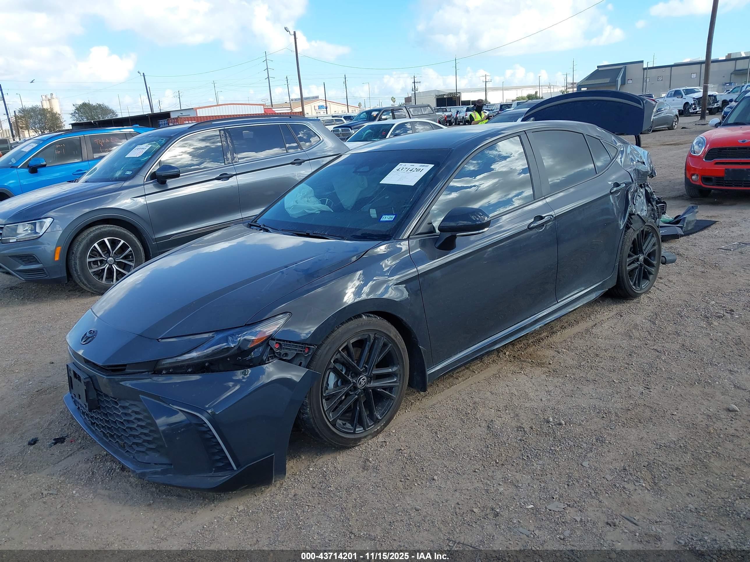 TOYOTA CAMRY image 2