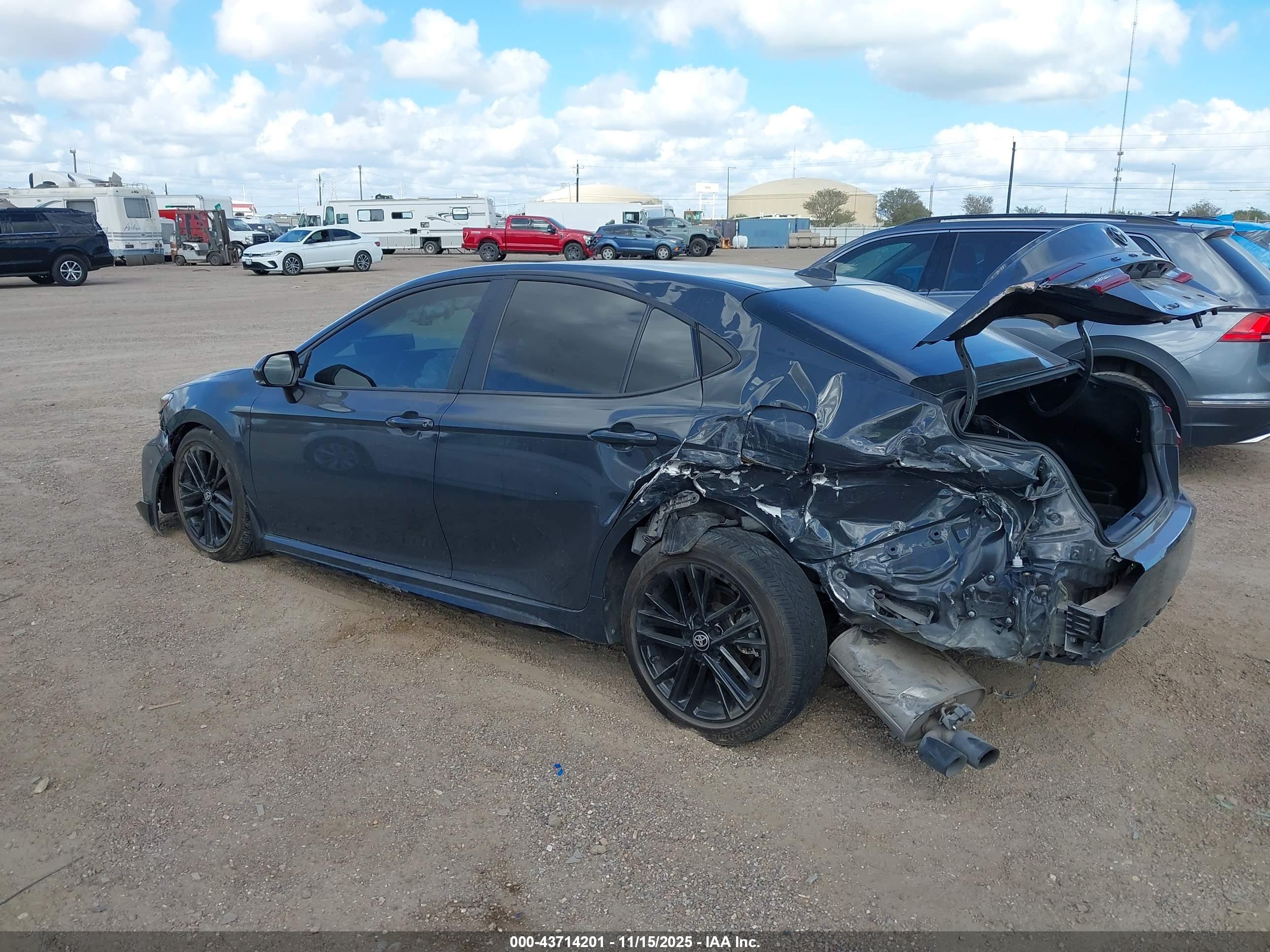 TOYOTA CAMRY image 3