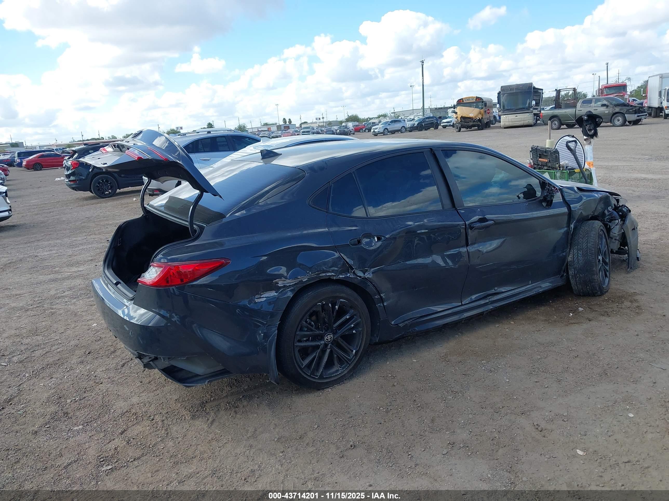 TOYOTA CAMRY image 4