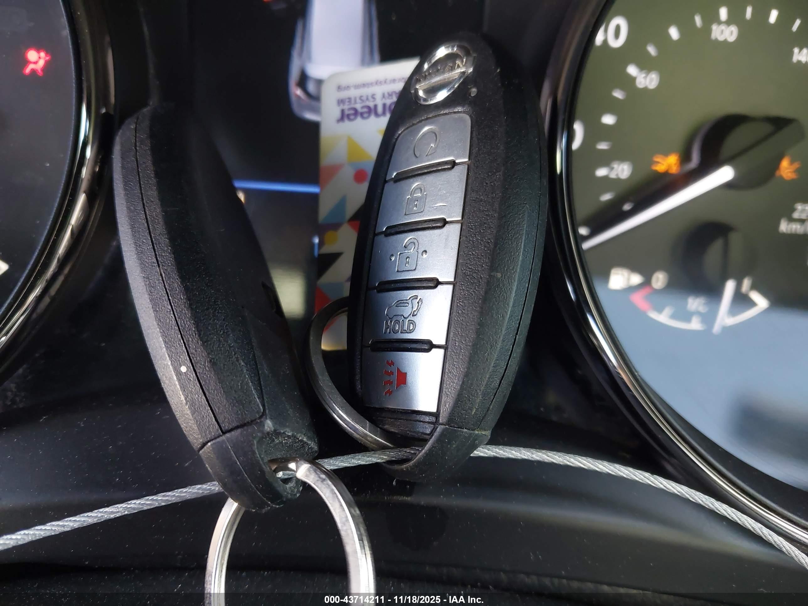 NISSAN ROGUE image 11