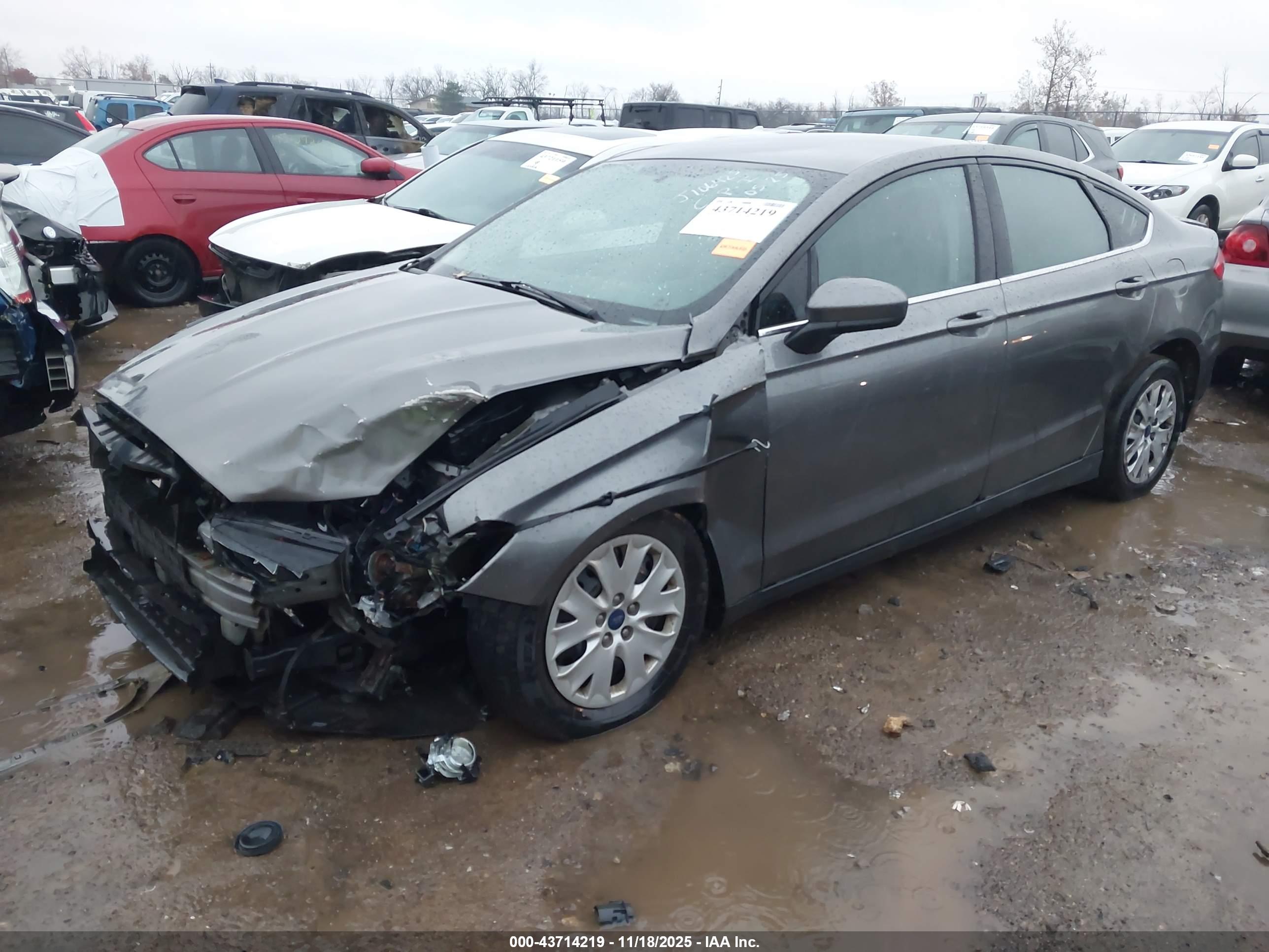 FORD FUSION image 2