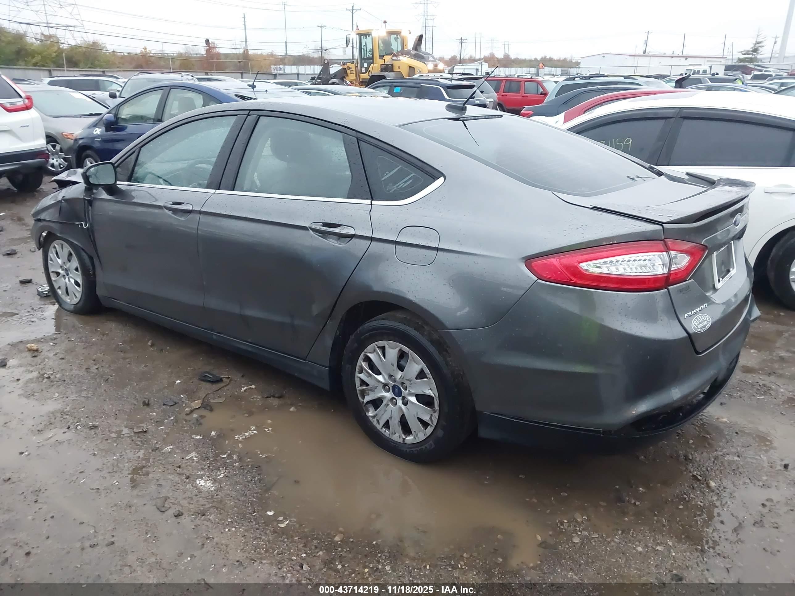 FORD FUSION image 3
