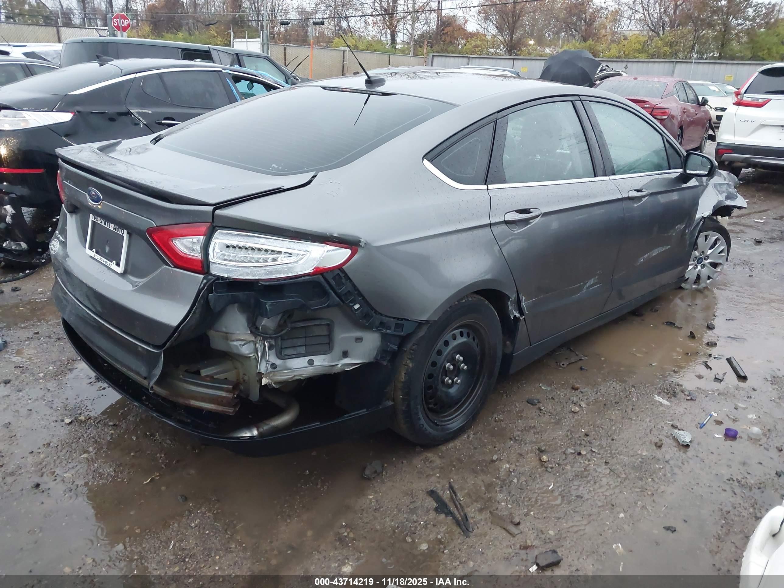 FORD FUSION image 4