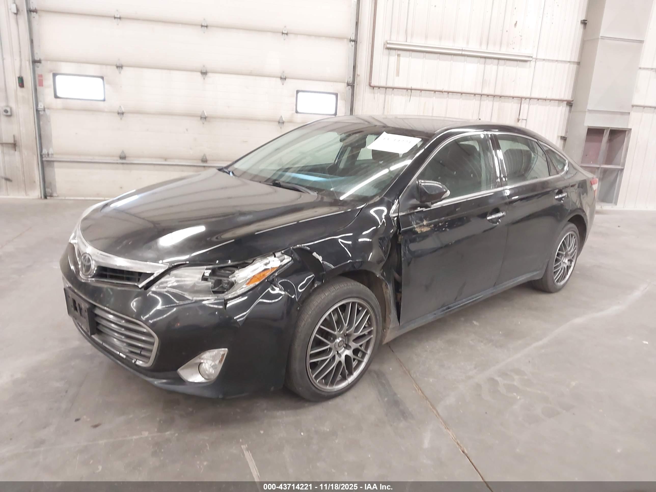 TOYOTA AVALON image 2