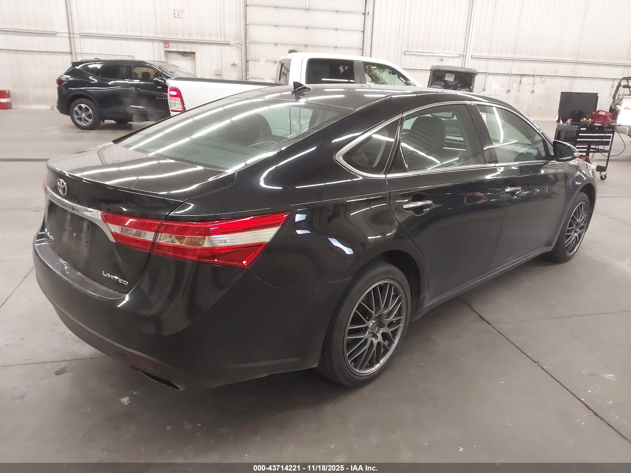 TOYOTA AVALON image 4