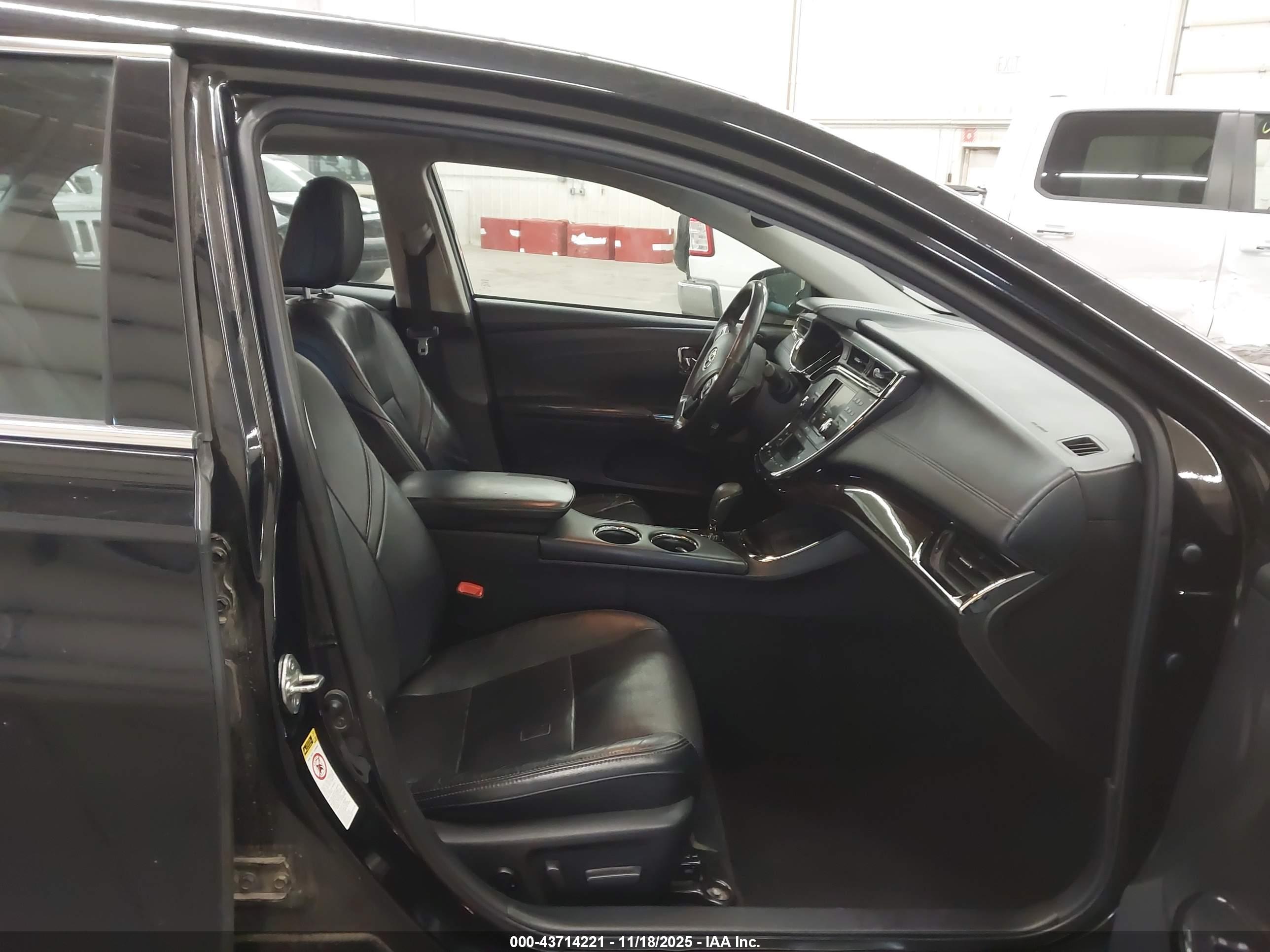 TOYOTA AVALON image 5