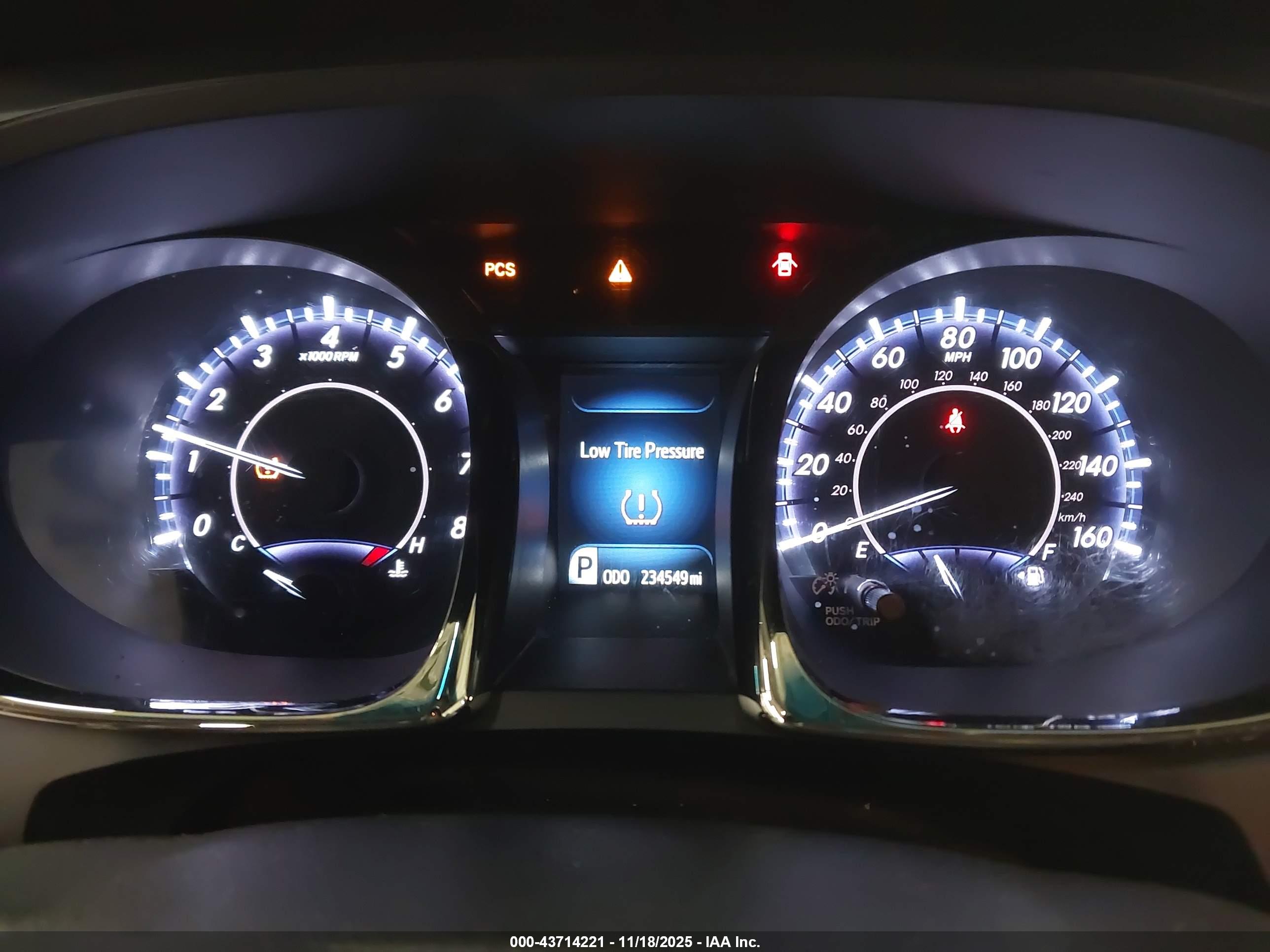 TOYOTA AVALON image 7