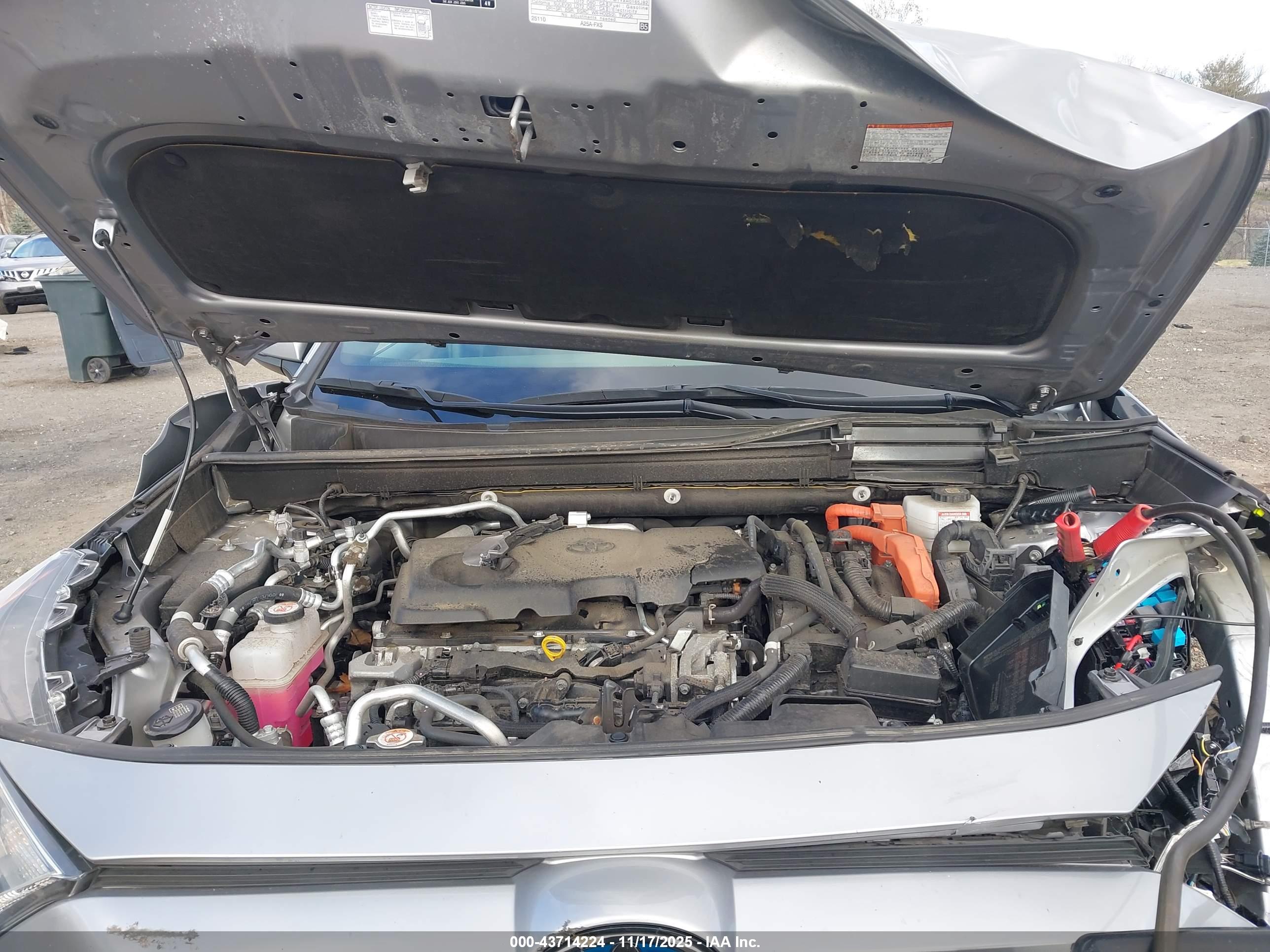TOYOTA RAV4 image 10