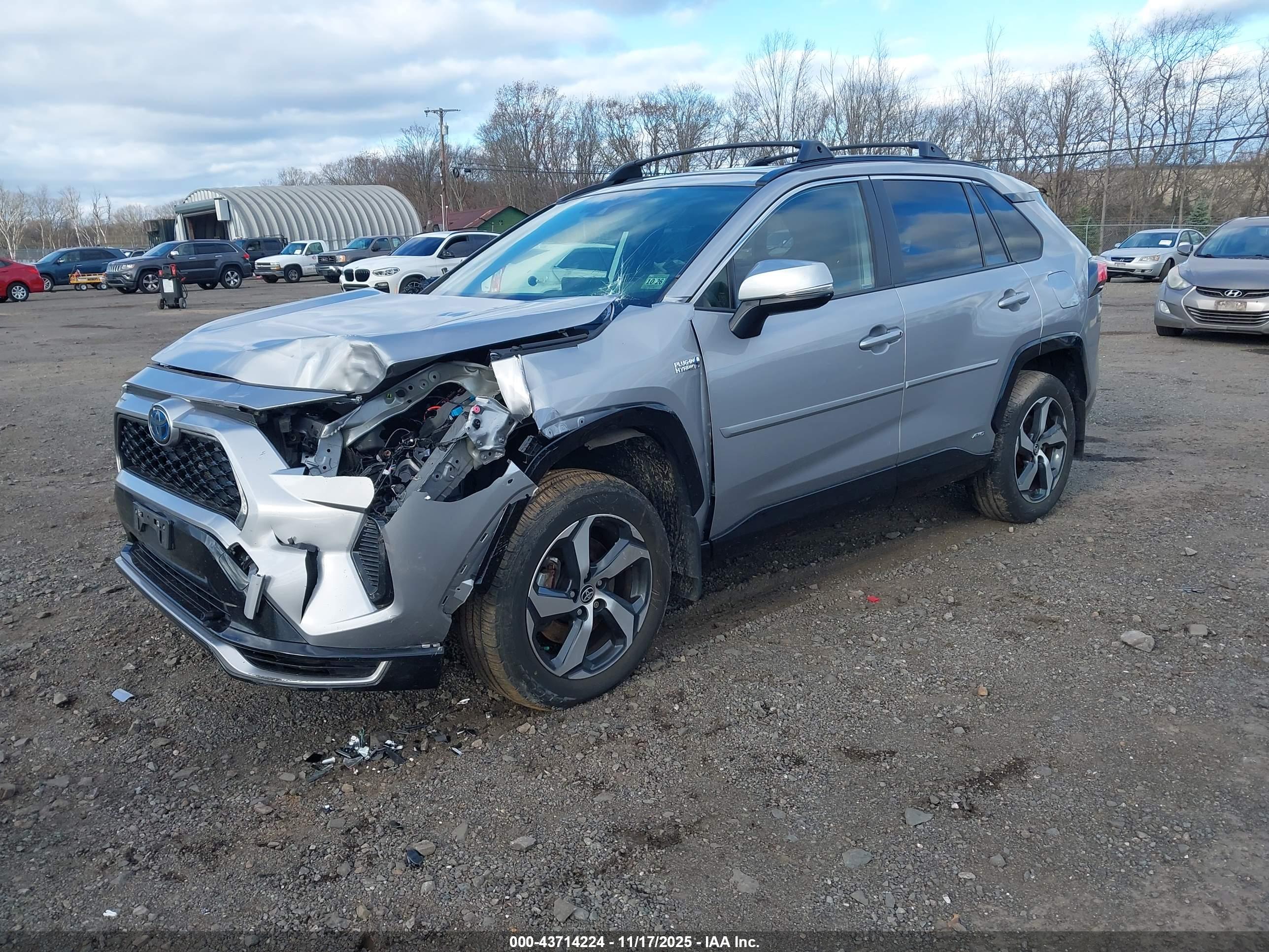 TOYOTA RAV4 image 2
