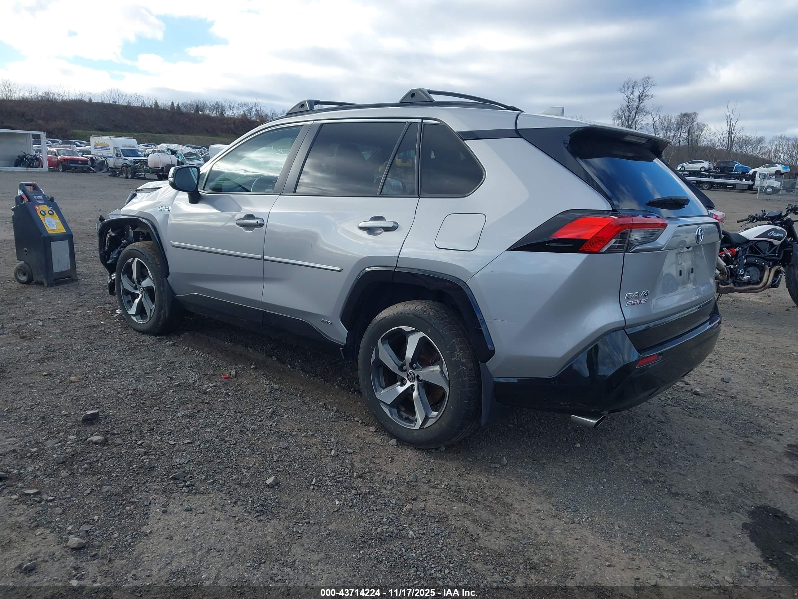 TOYOTA RAV4 image 3