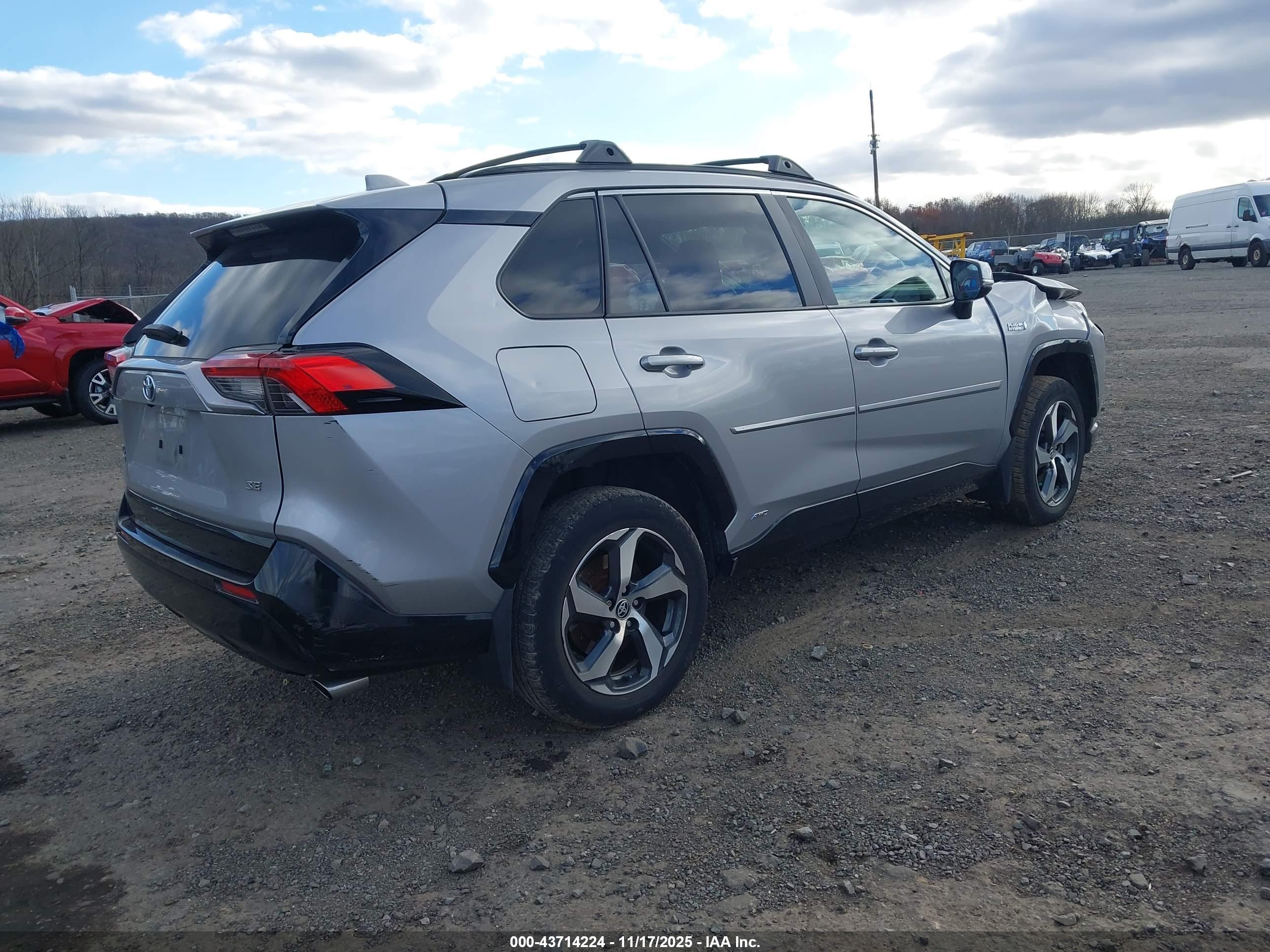 TOYOTA RAV4 image 4