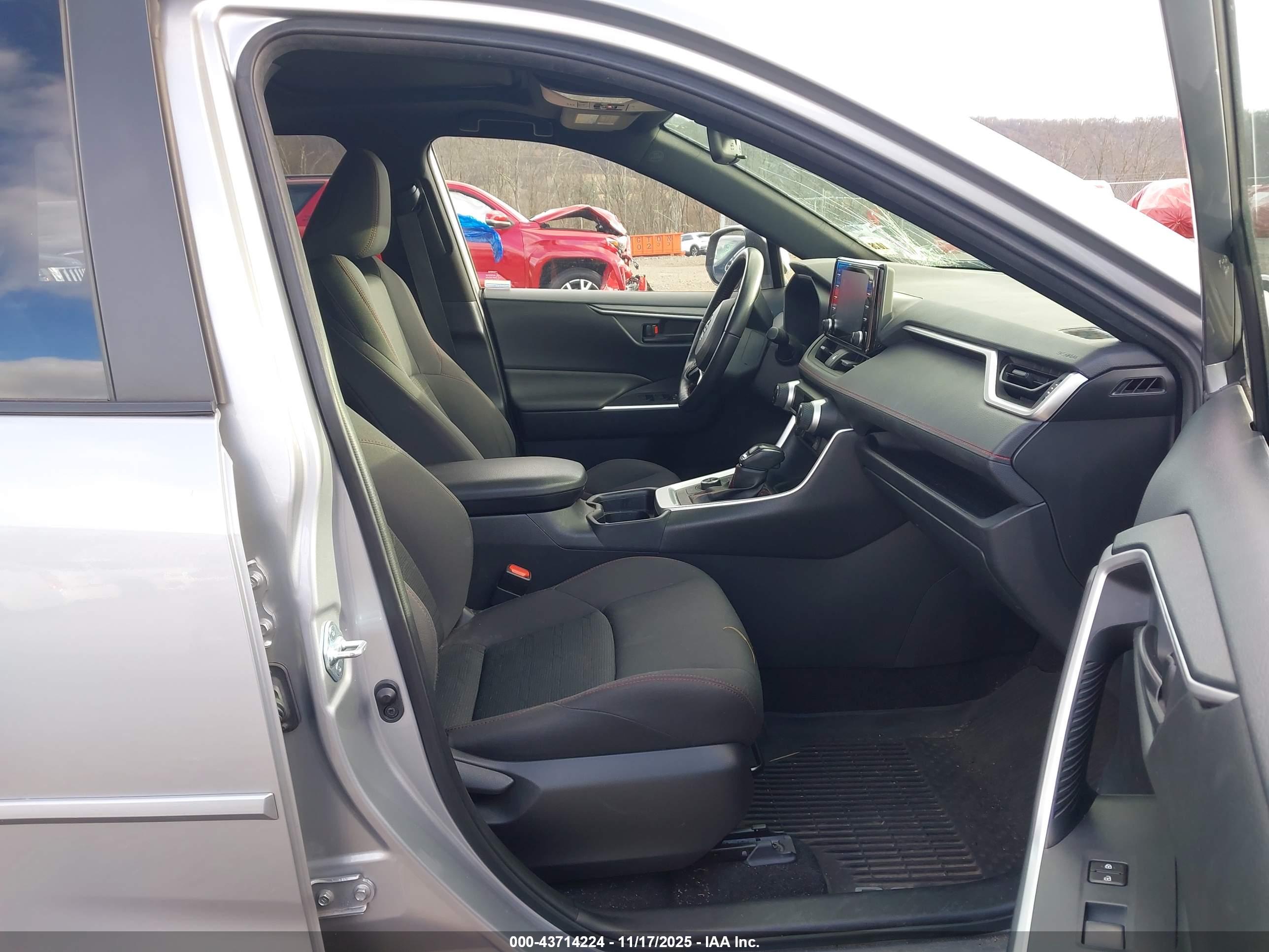 TOYOTA RAV4 image 5