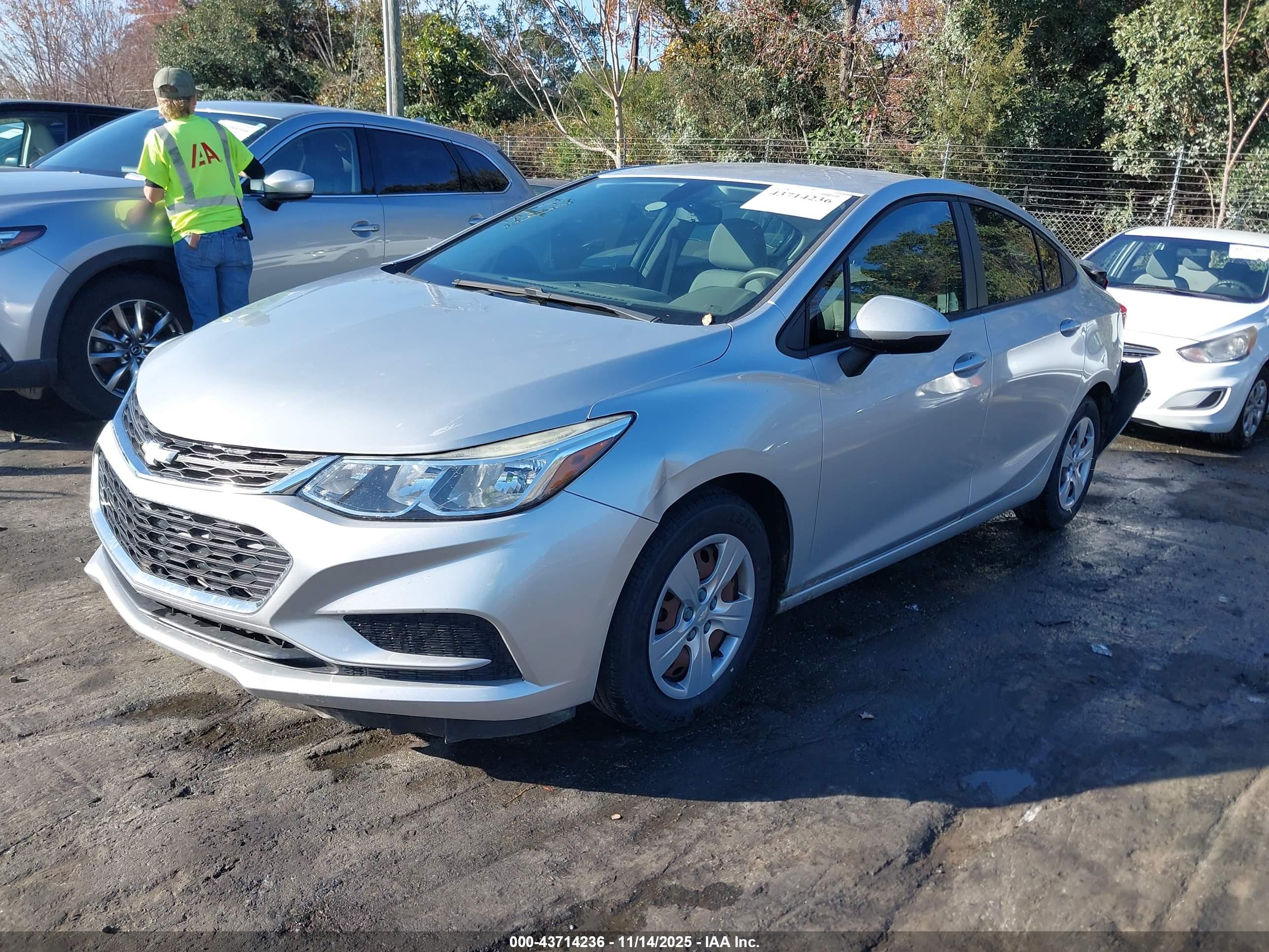 CHEVROLET CRUZE image 2