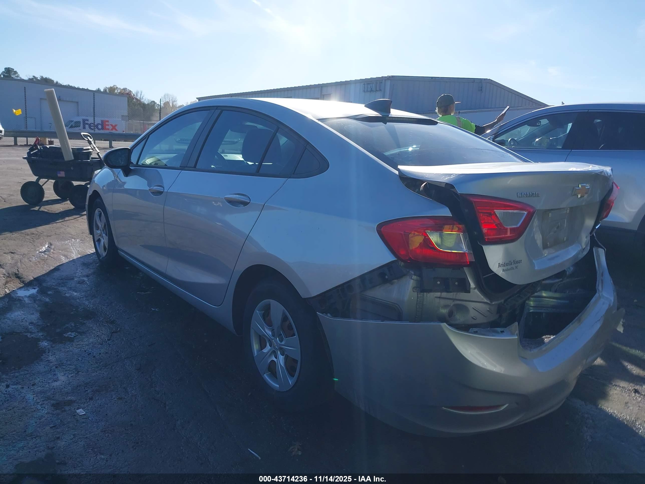 CHEVROLET CRUZE image 3