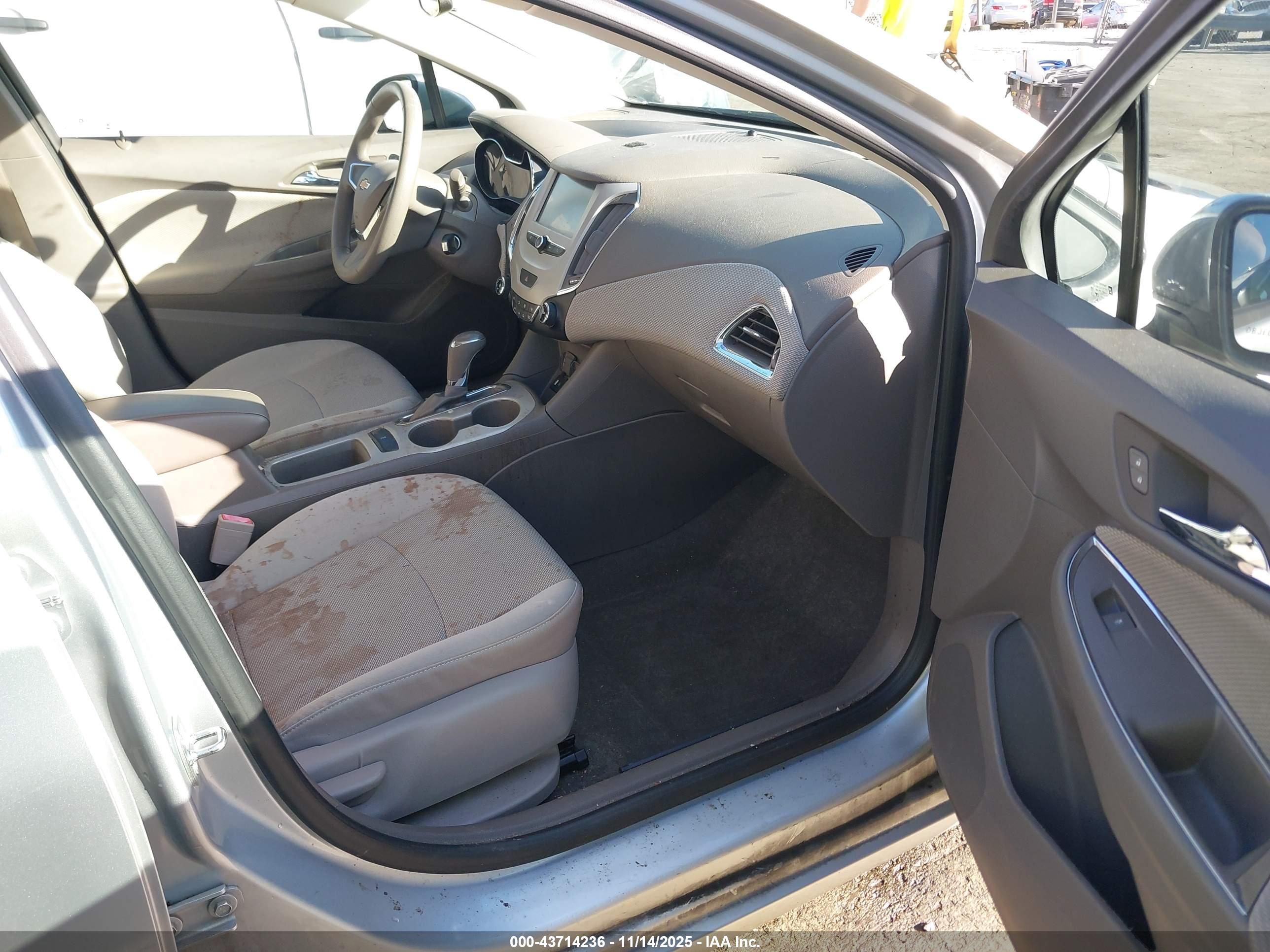 CHEVROLET CRUZE image 5