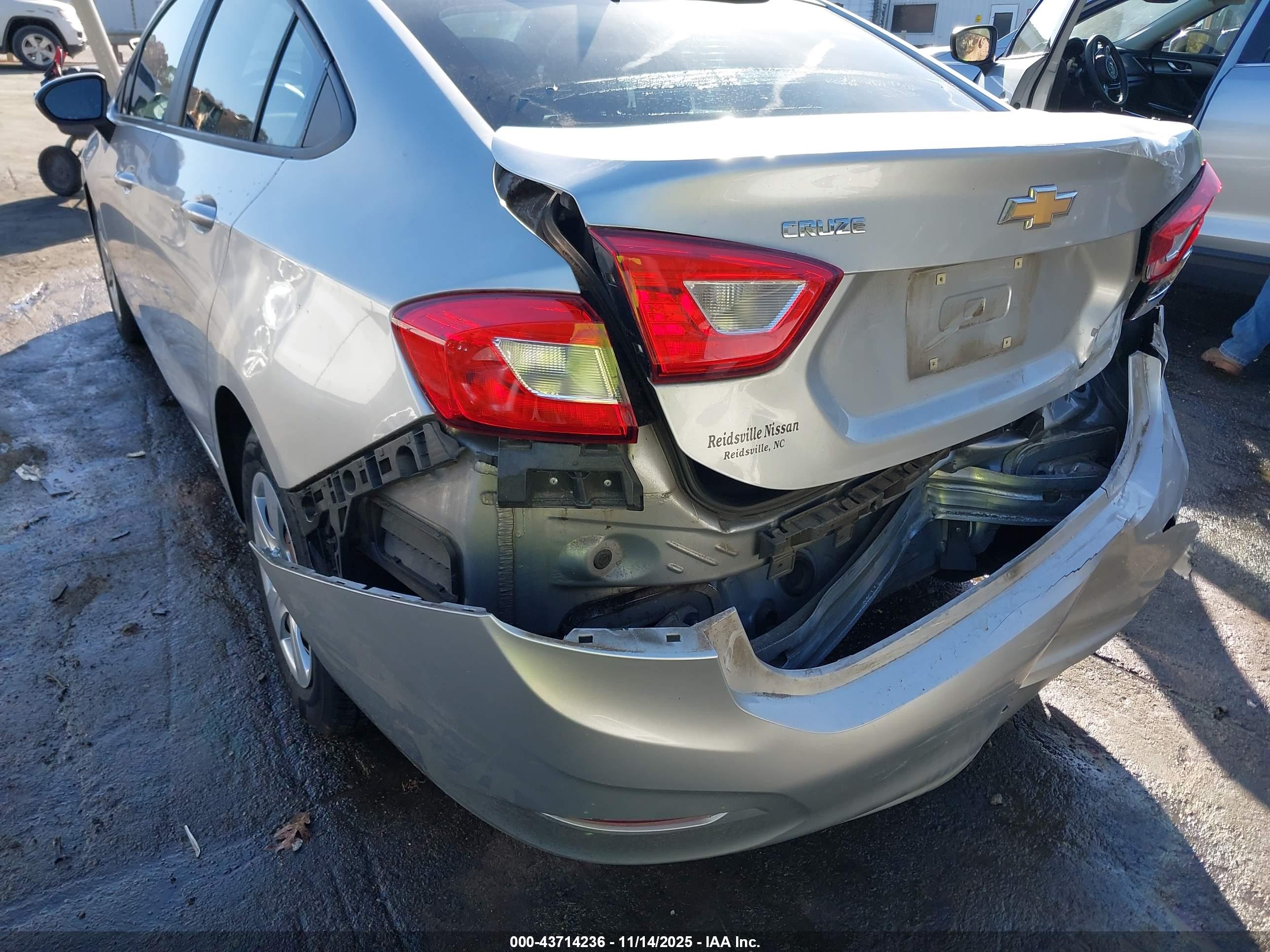 CHEVROLET CRUZE image 6