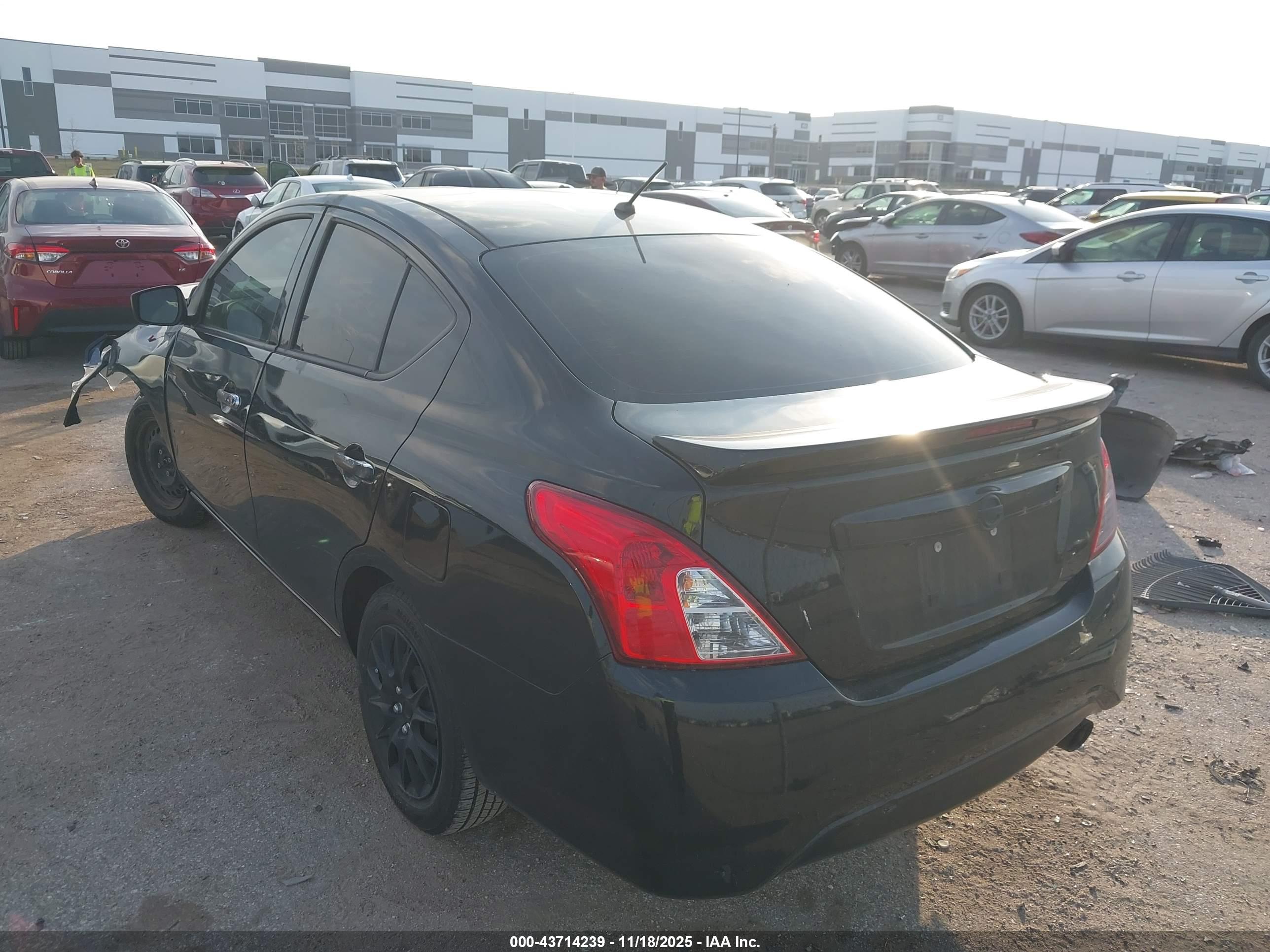 NISSAN VERSA image 3