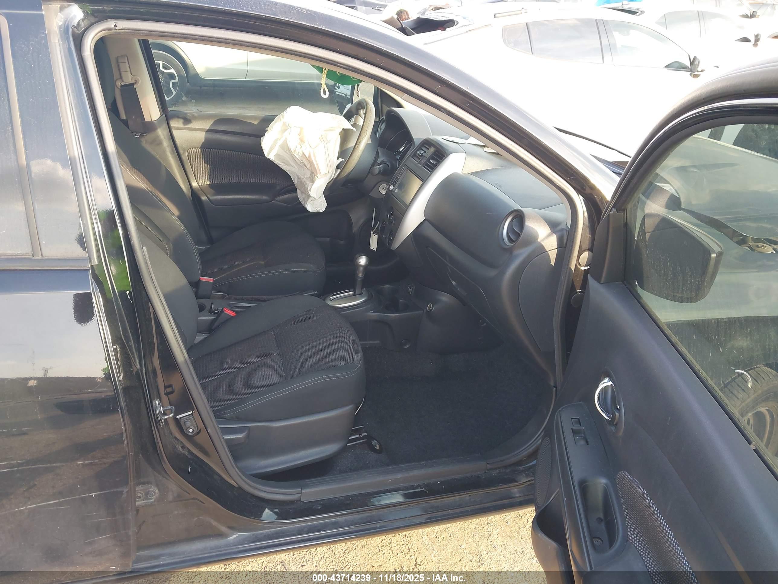 NISSAN VERSA image 5