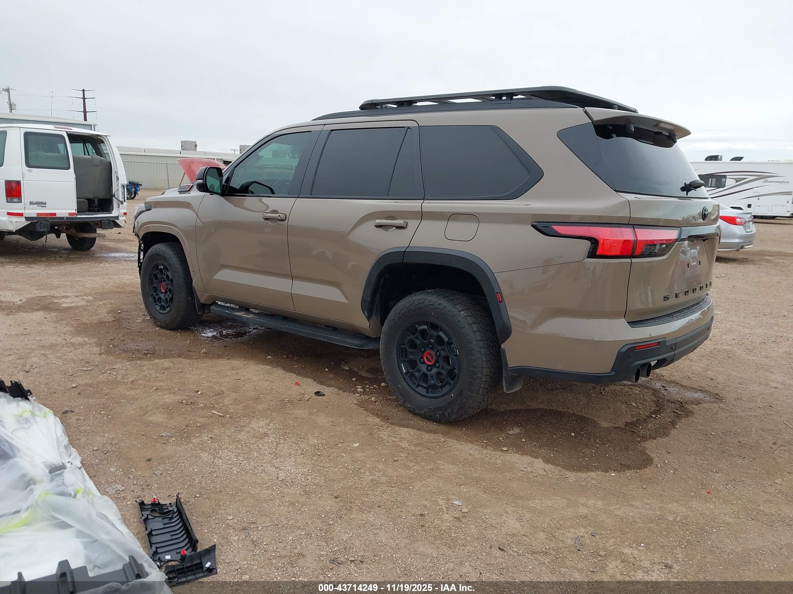 TOYOTA SEQUOIA image 3