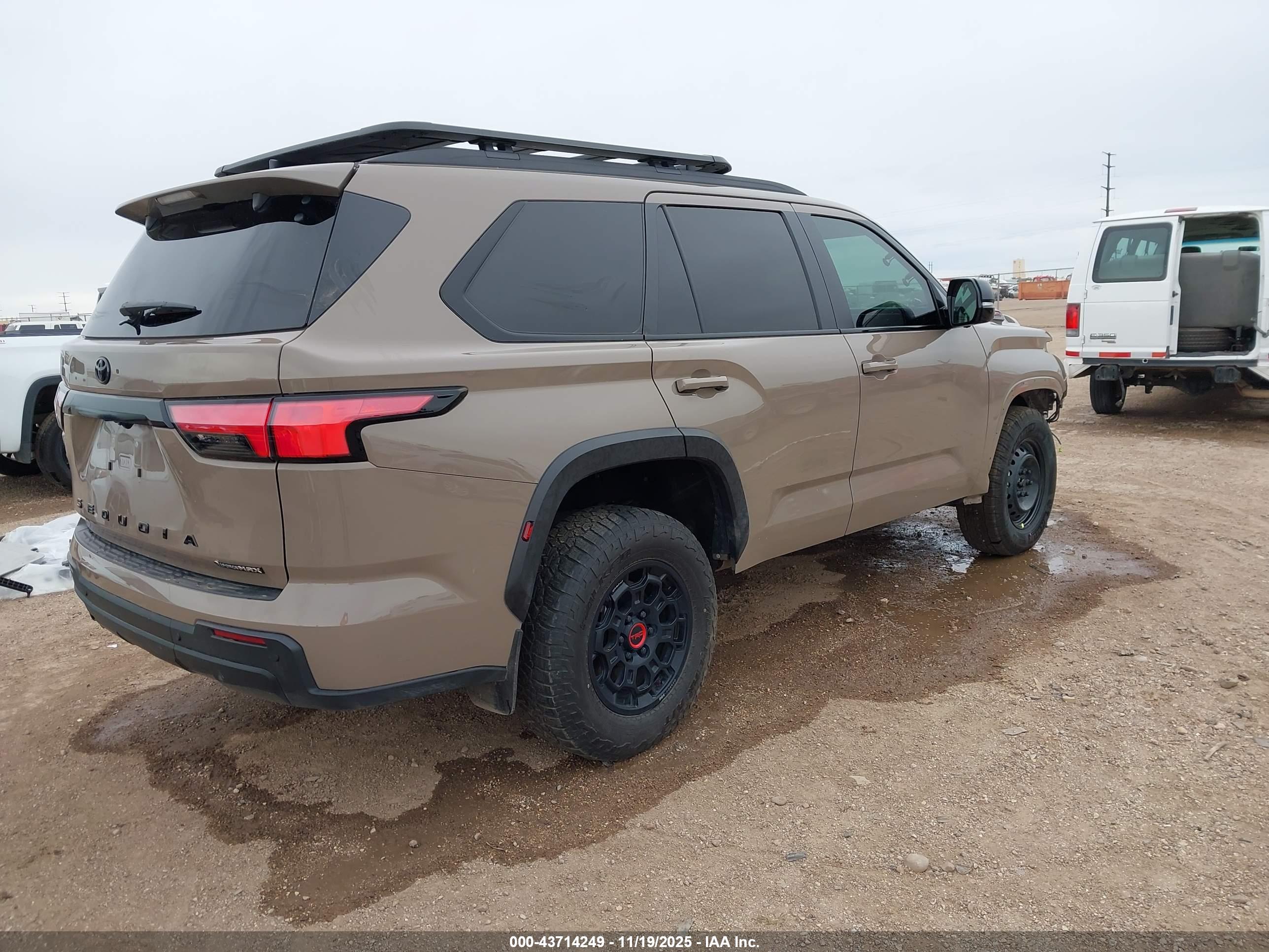 TOYOTA SEQUOIA image 4