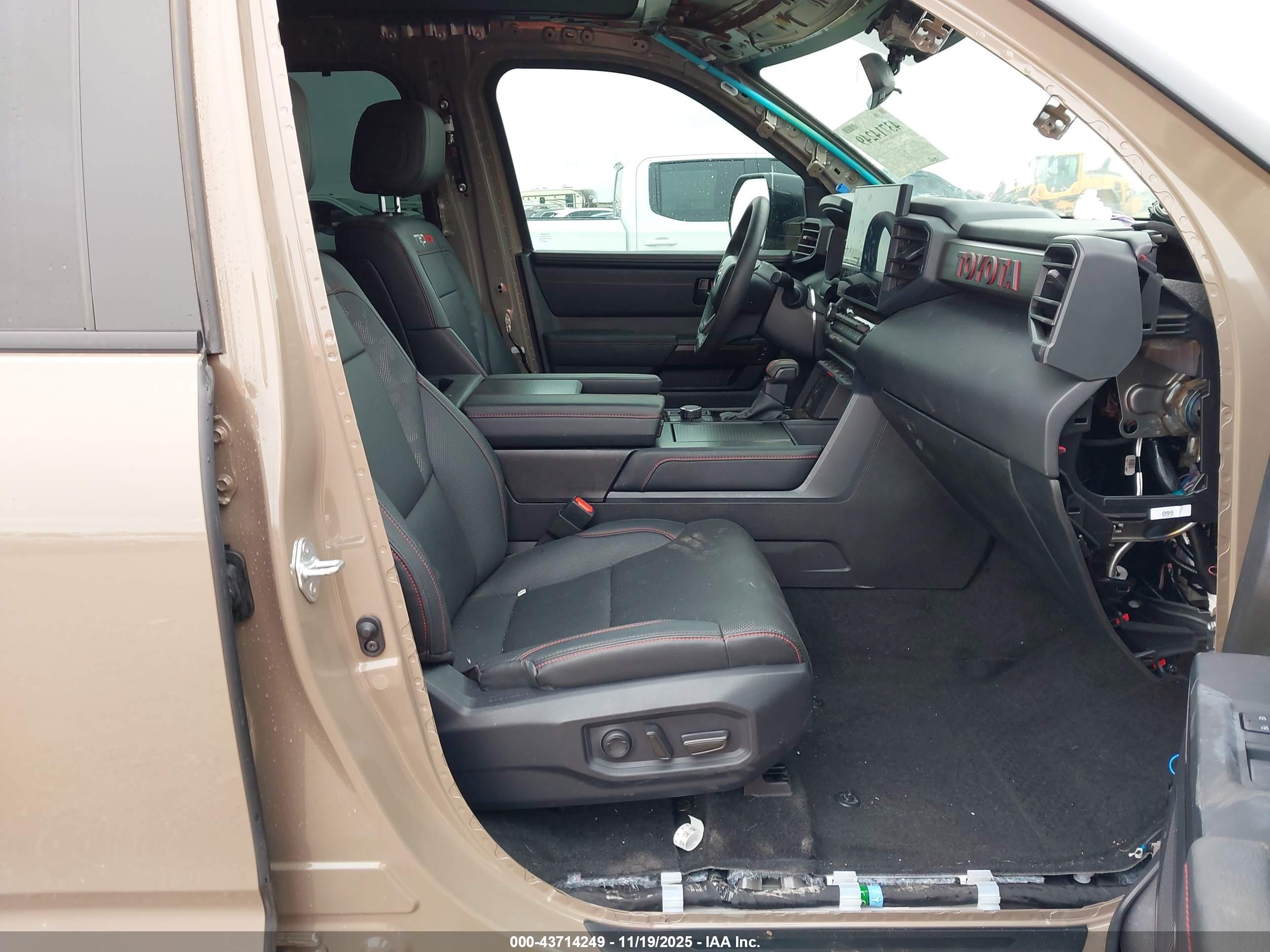 TOYOTA SEQUOIA image 5