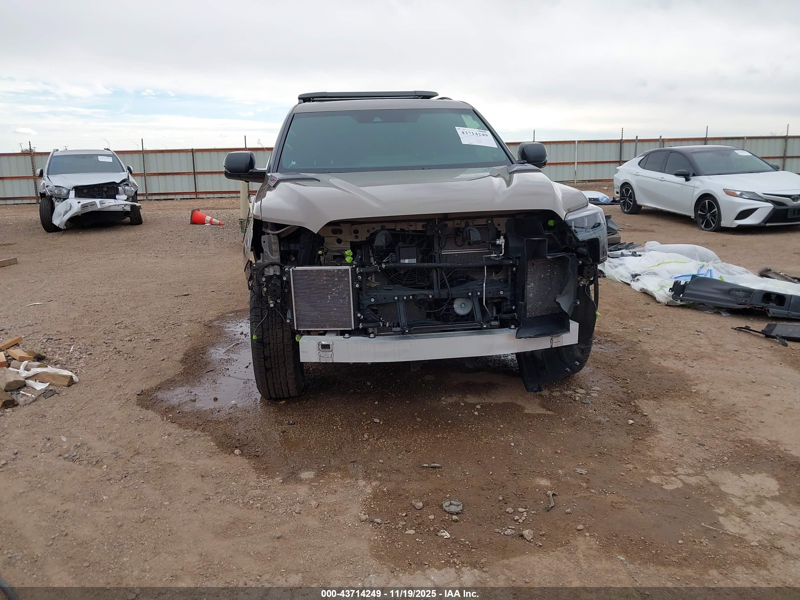 TOYOTA SEQUOIA image 6