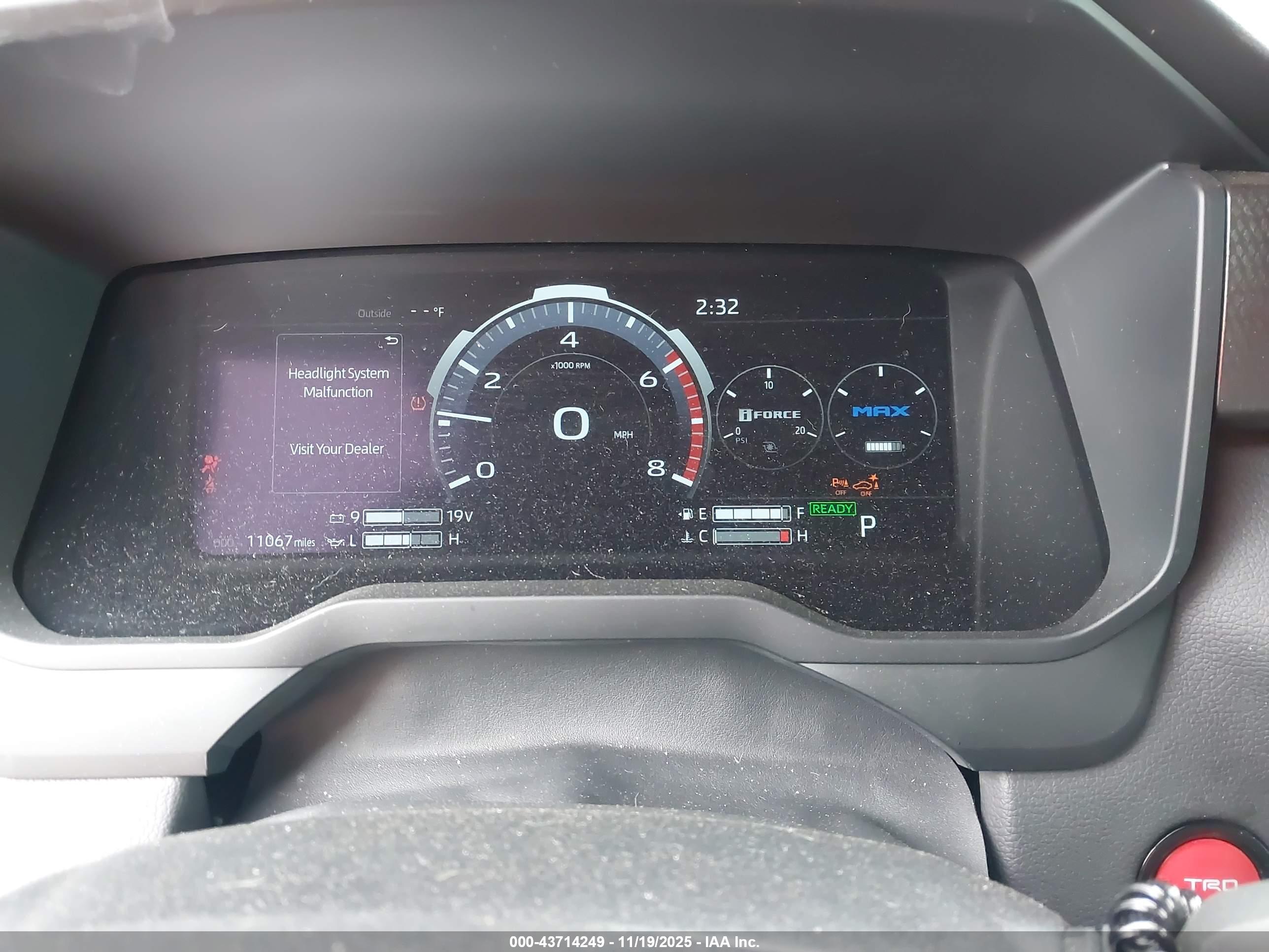 TOYOTA SEQUOIA image 7