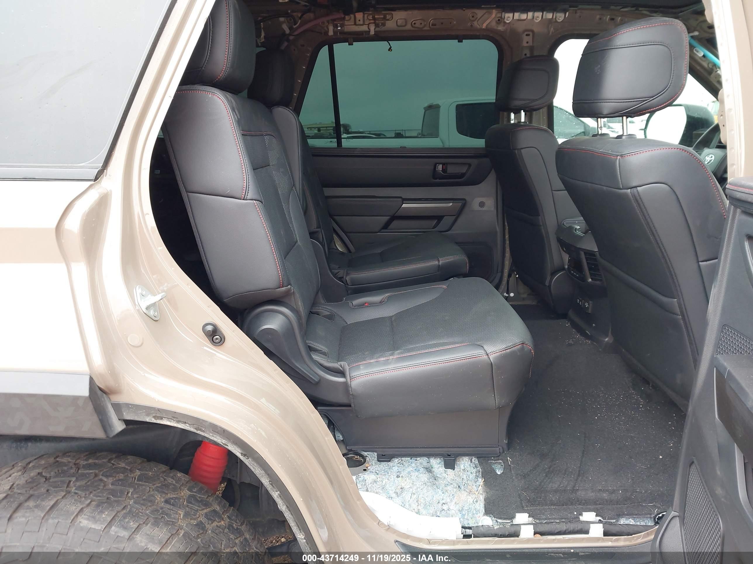 TOYOTA SEQUOIA image 8