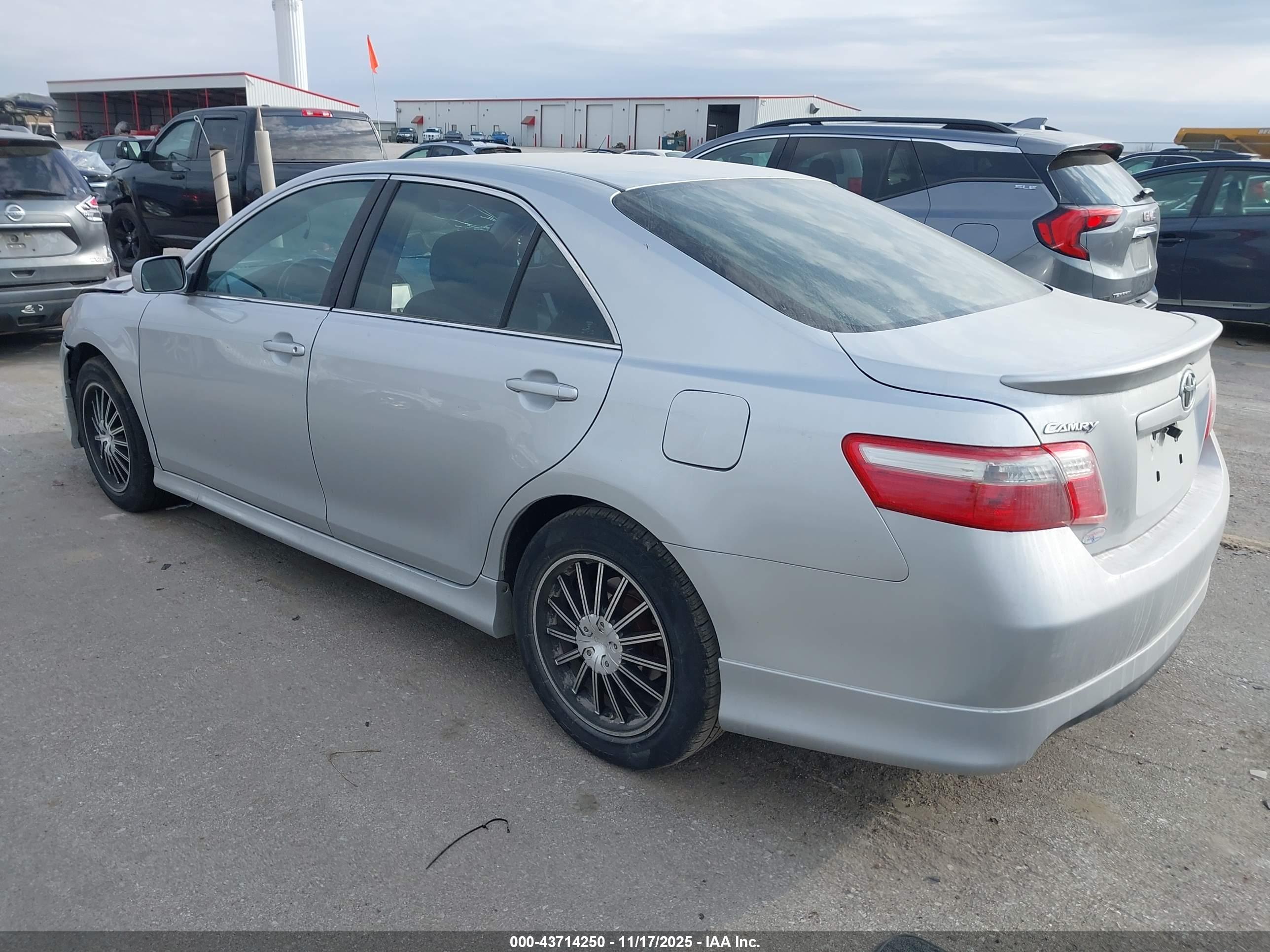 TOYOTA CAMRY image 3