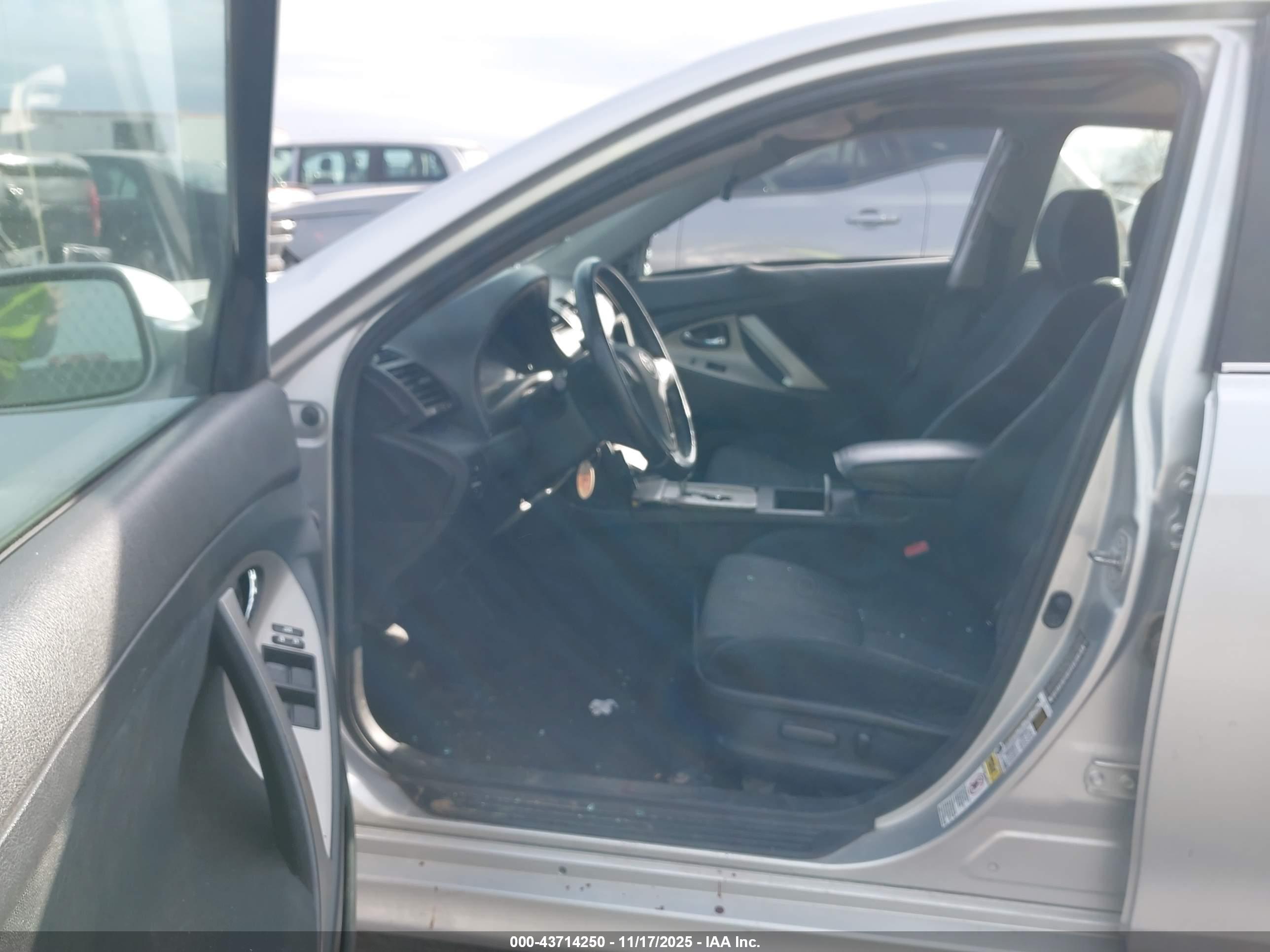 TOYOTA CAMRY image 5