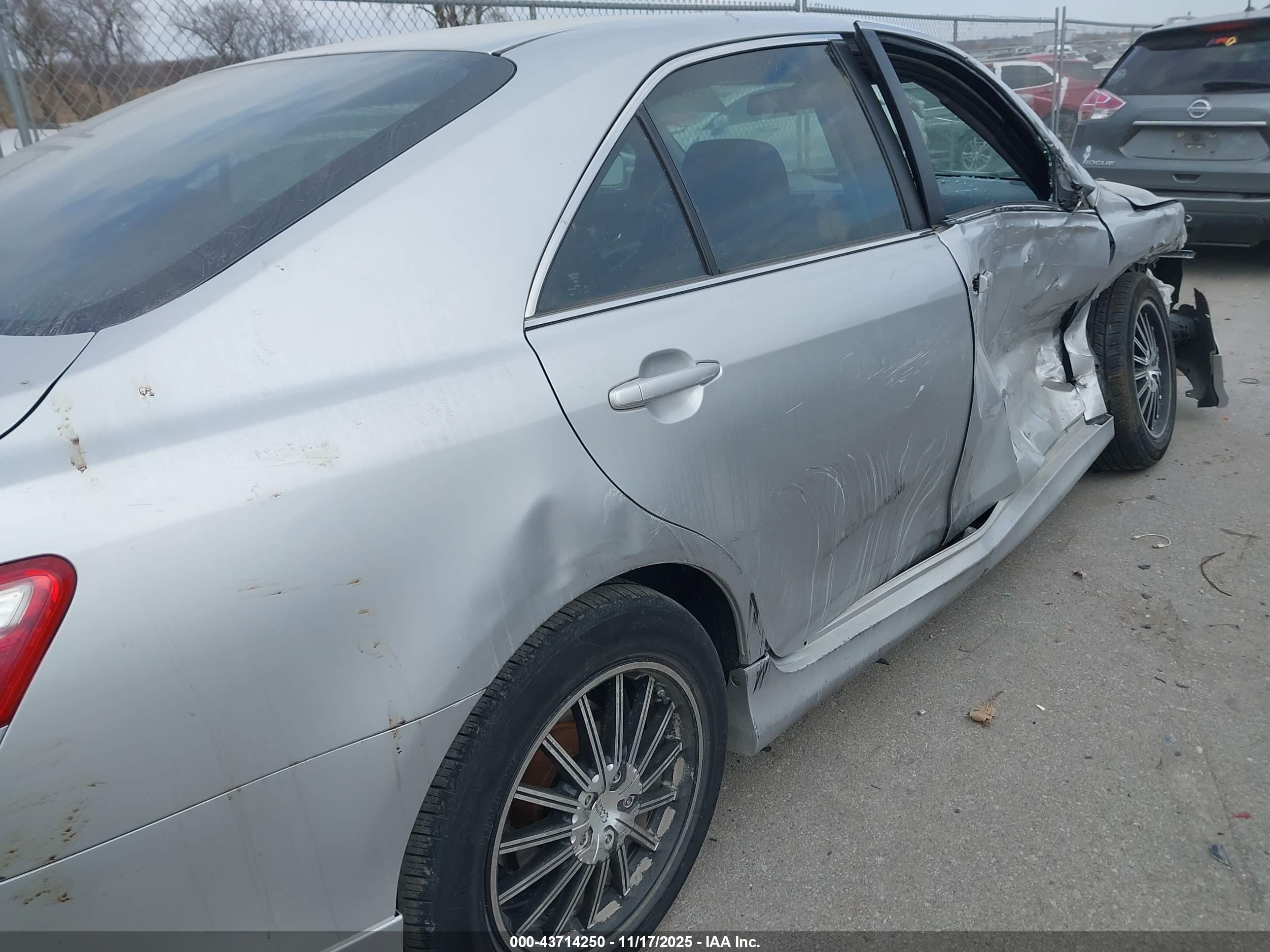 TOYOTA CAMRY image 6