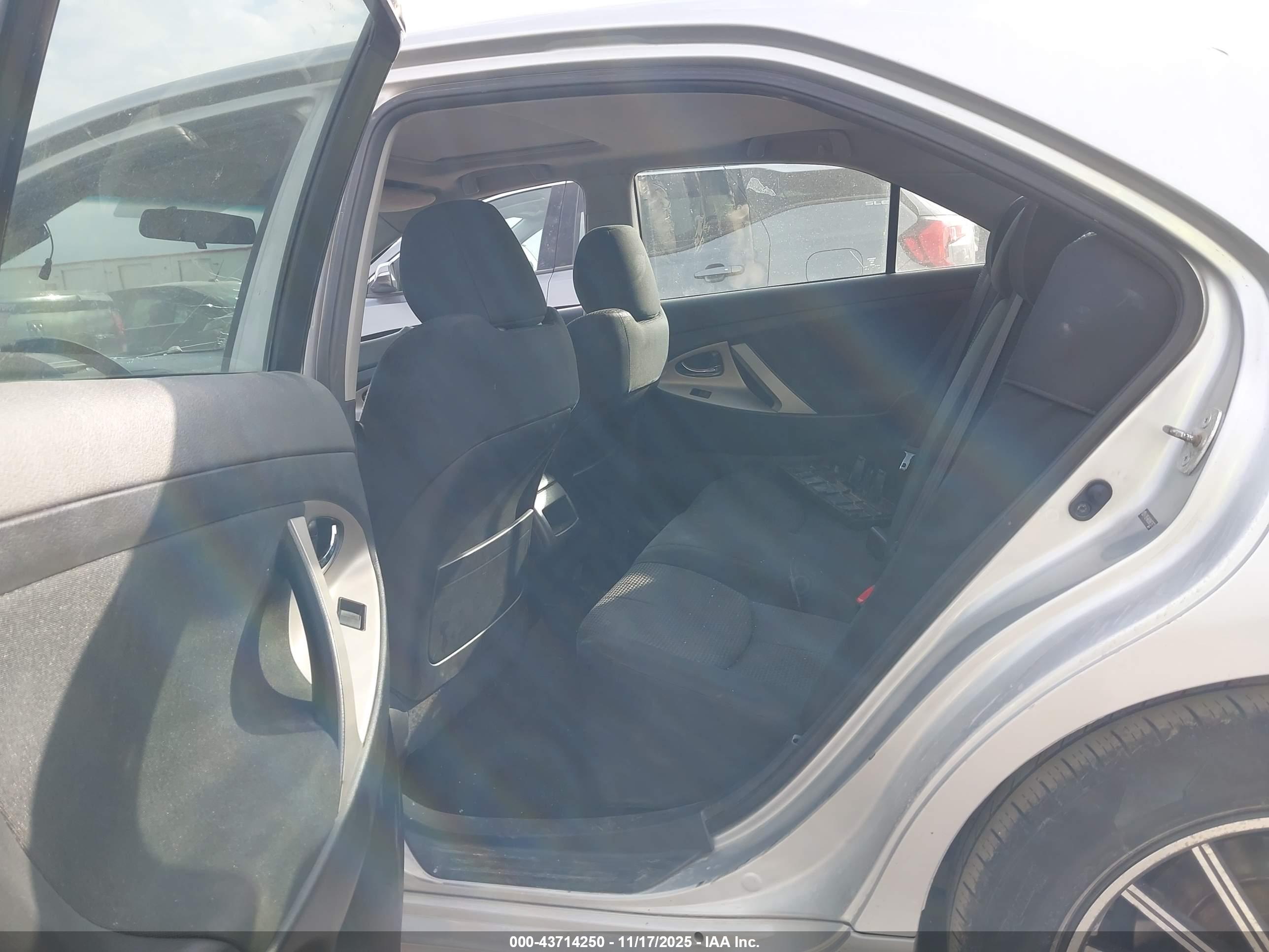 TOYOTA CAMRY image 8
