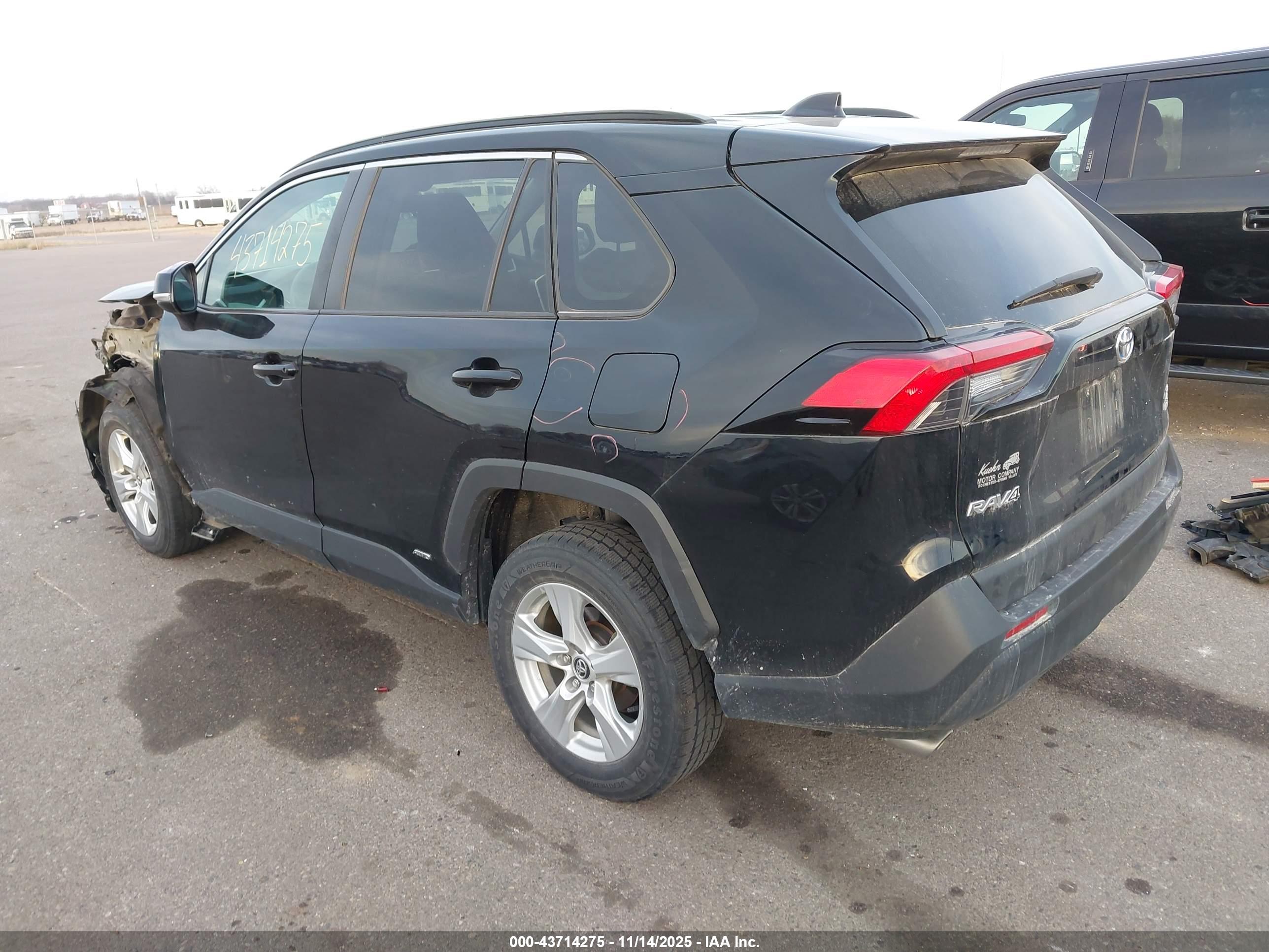 TOYOTA RAV4 image 3