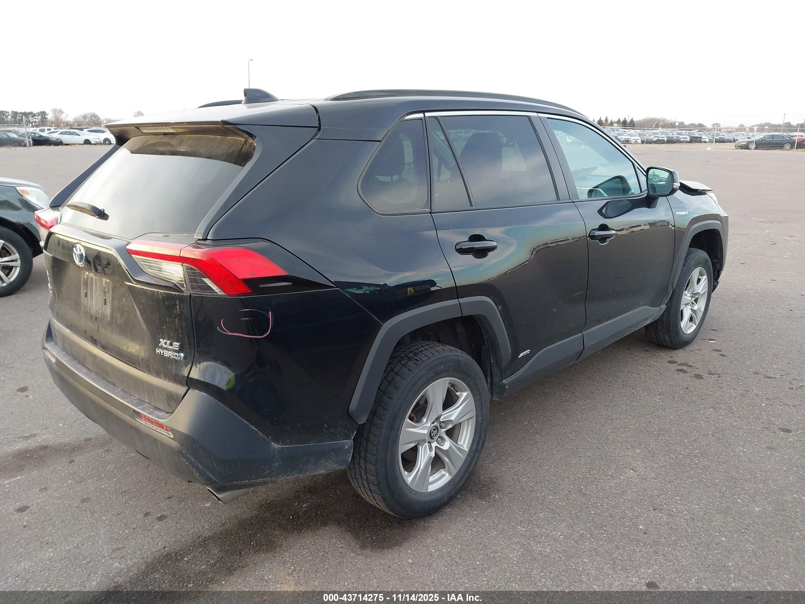 TOYOTA RAV4 image 4